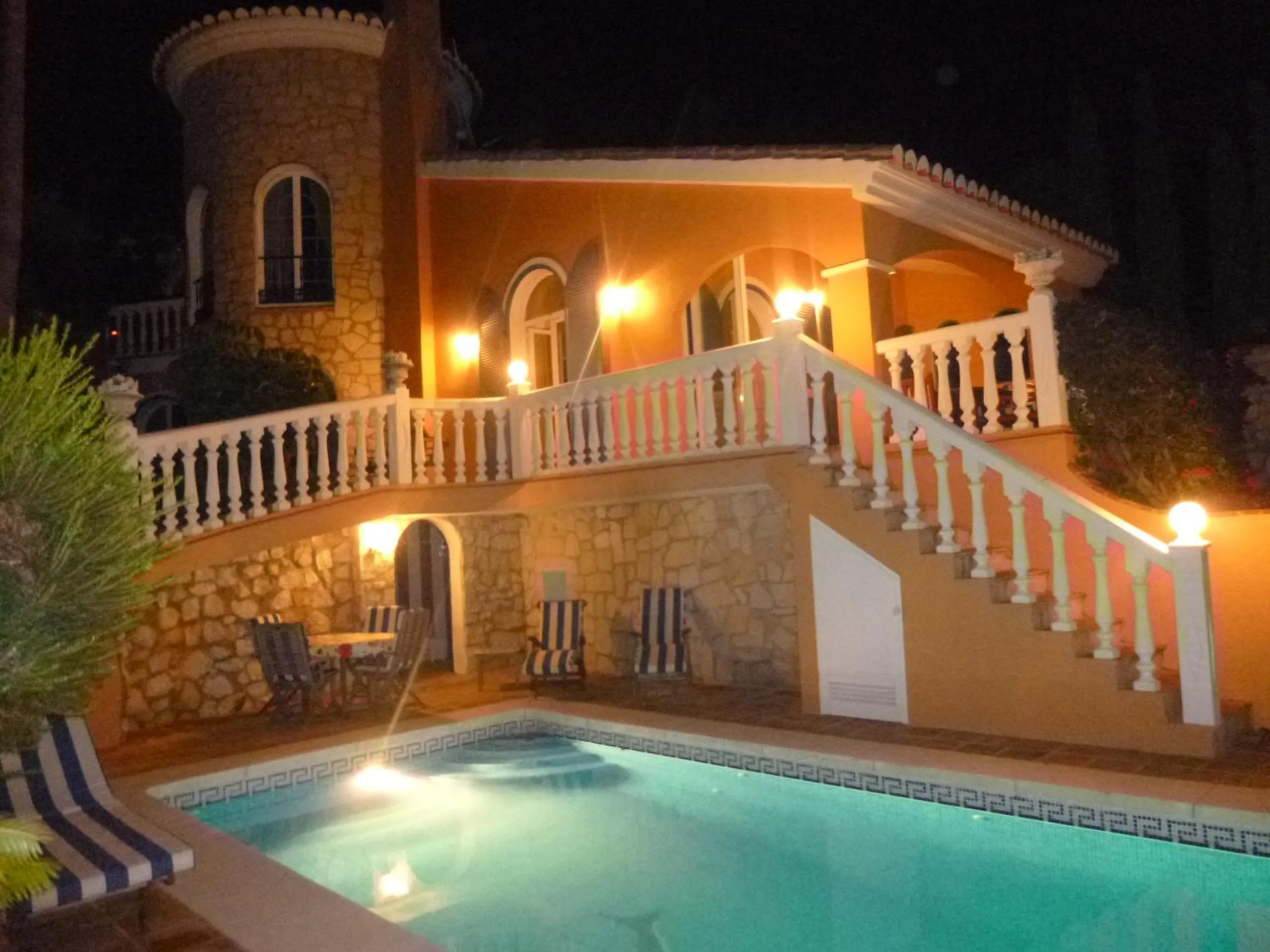 Swimming pool in La Perla de Torrenueva