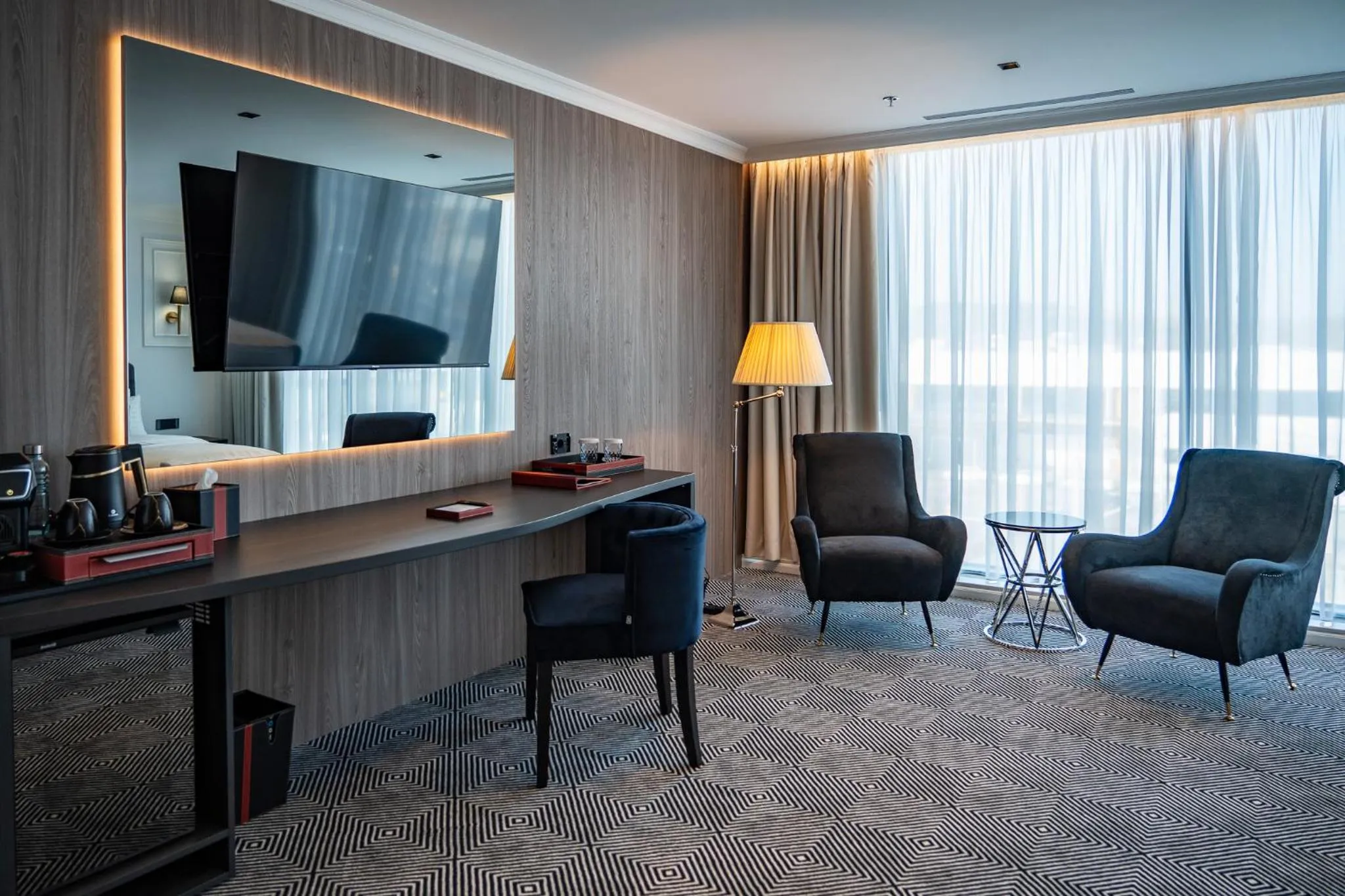 TV and multimedia in Sky Airport Hotel