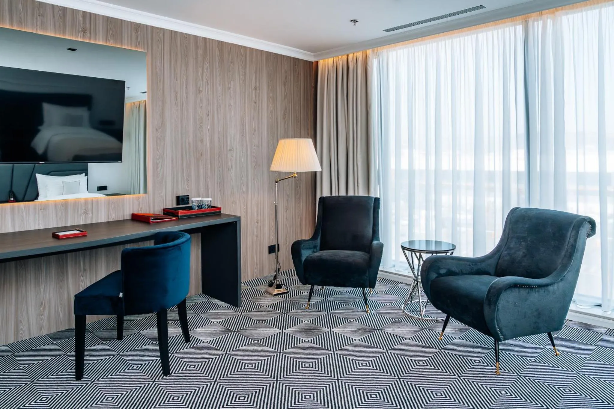 TV and multimedia in Sky Airport Hotel