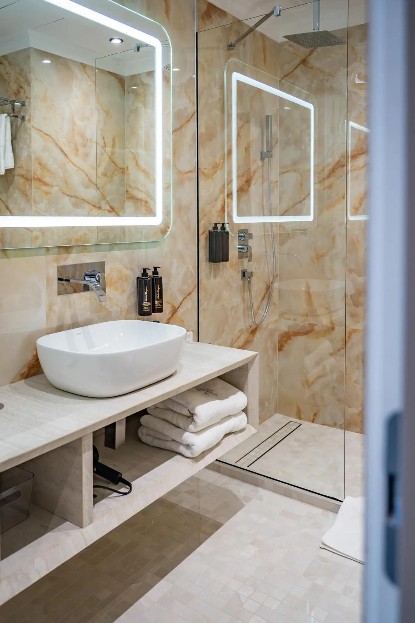 Shower in Sky Airport Hotel