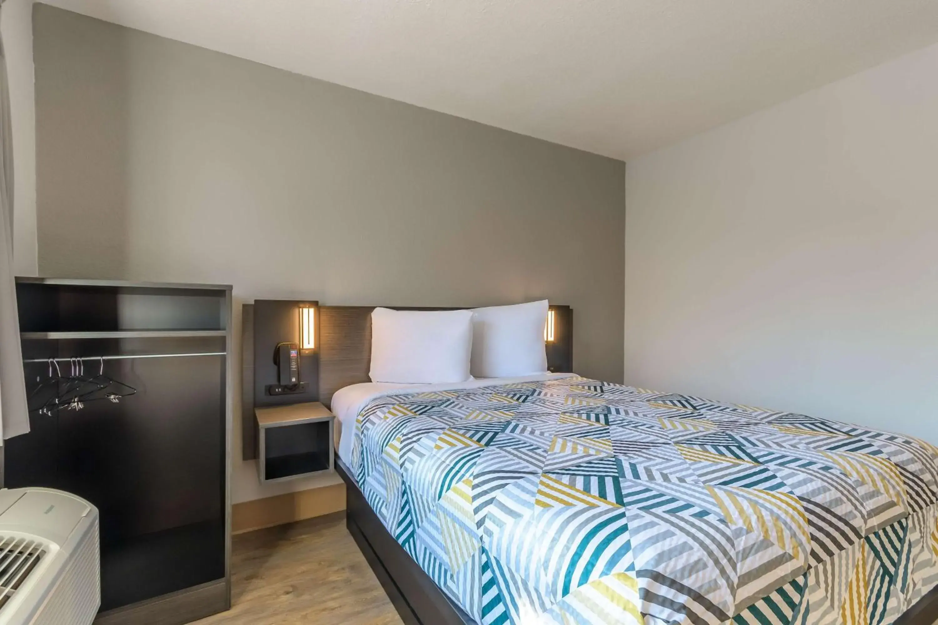 Double Room - Disability Access - Roll In Shower in Studio 6 Hayward, CA Silicon Valley Gateway Double Room - Disability Access - Roll In Shower in Studio 6 Hayward, CA Silicon Valley Gateway