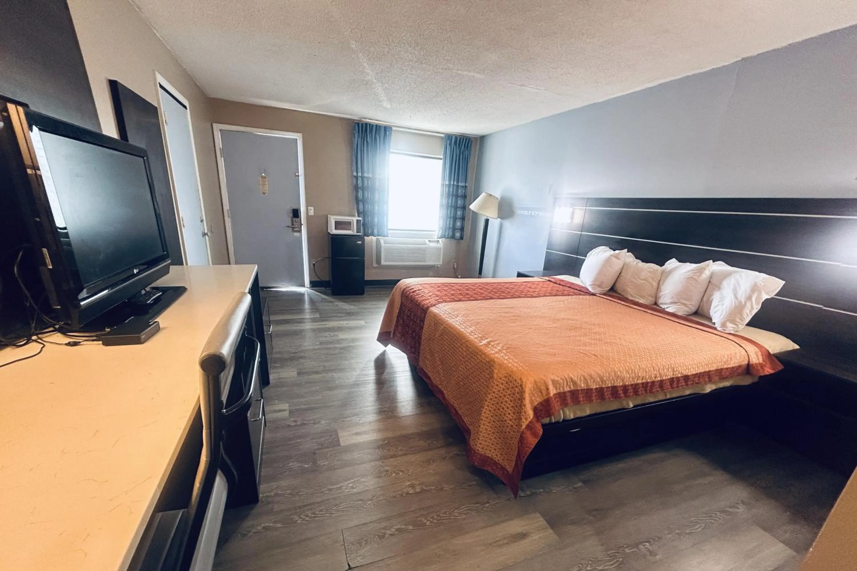 Bedroom, Bed in Residential Suites Blue Springs by Hotel O I 70