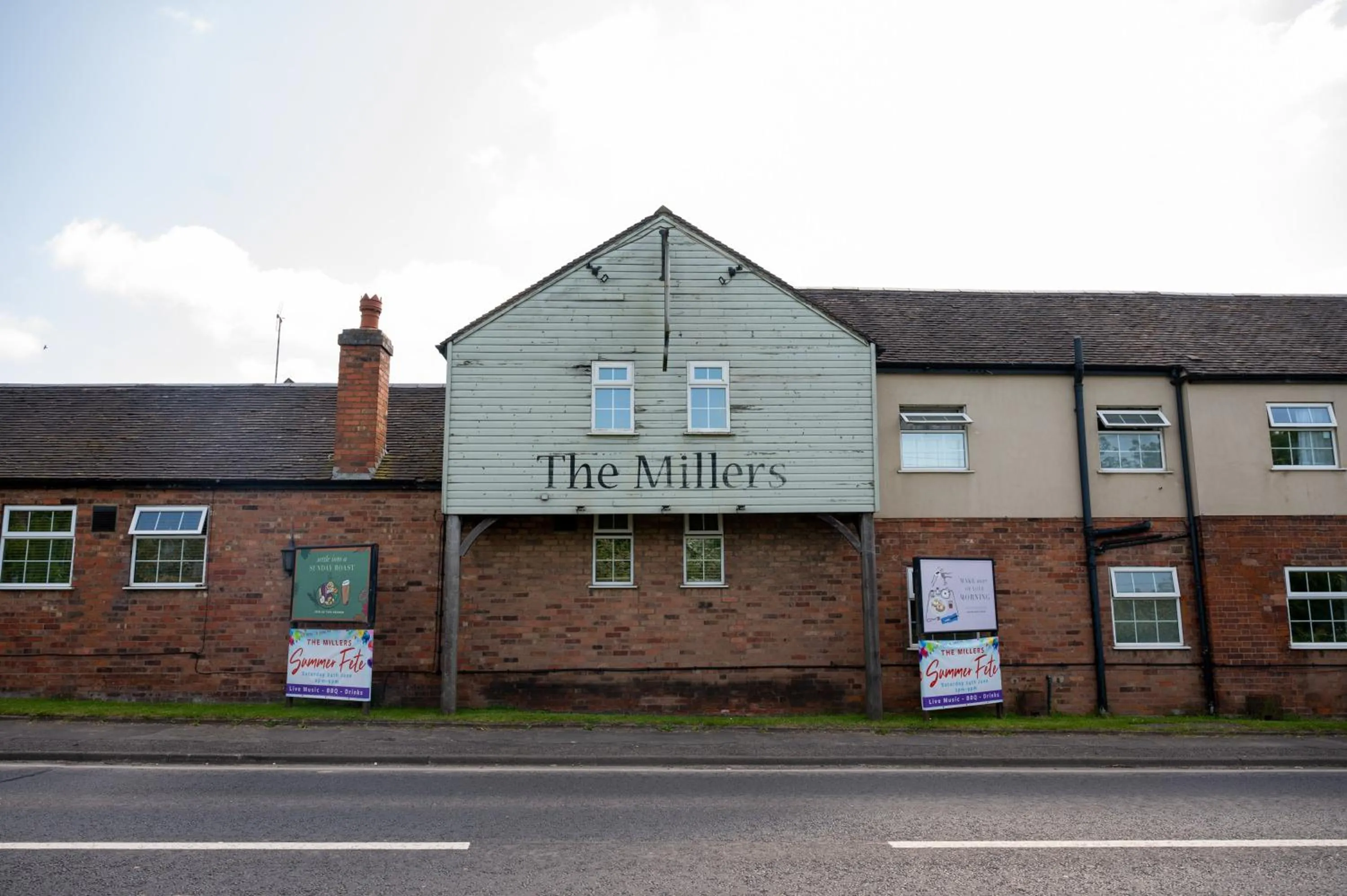 Logo/Certificate/Sign in Millers Hotel by Greene King Inns