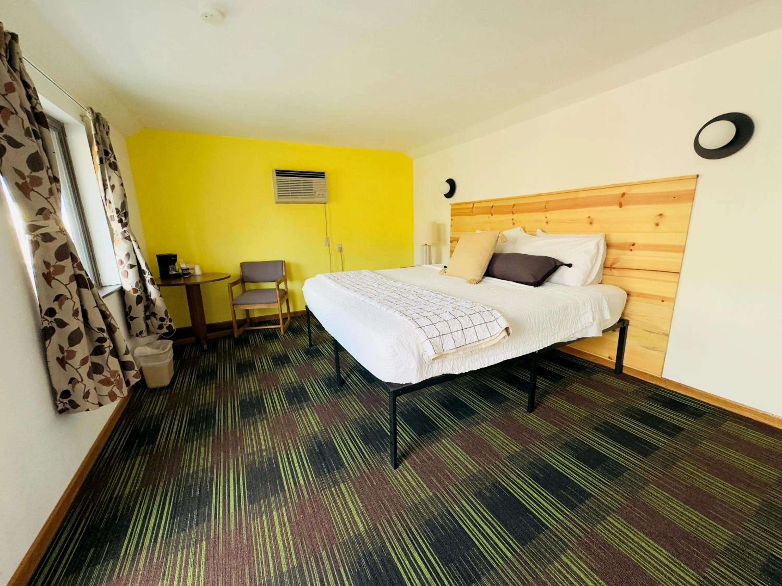 Bedroom, Bed in Quality Lodge