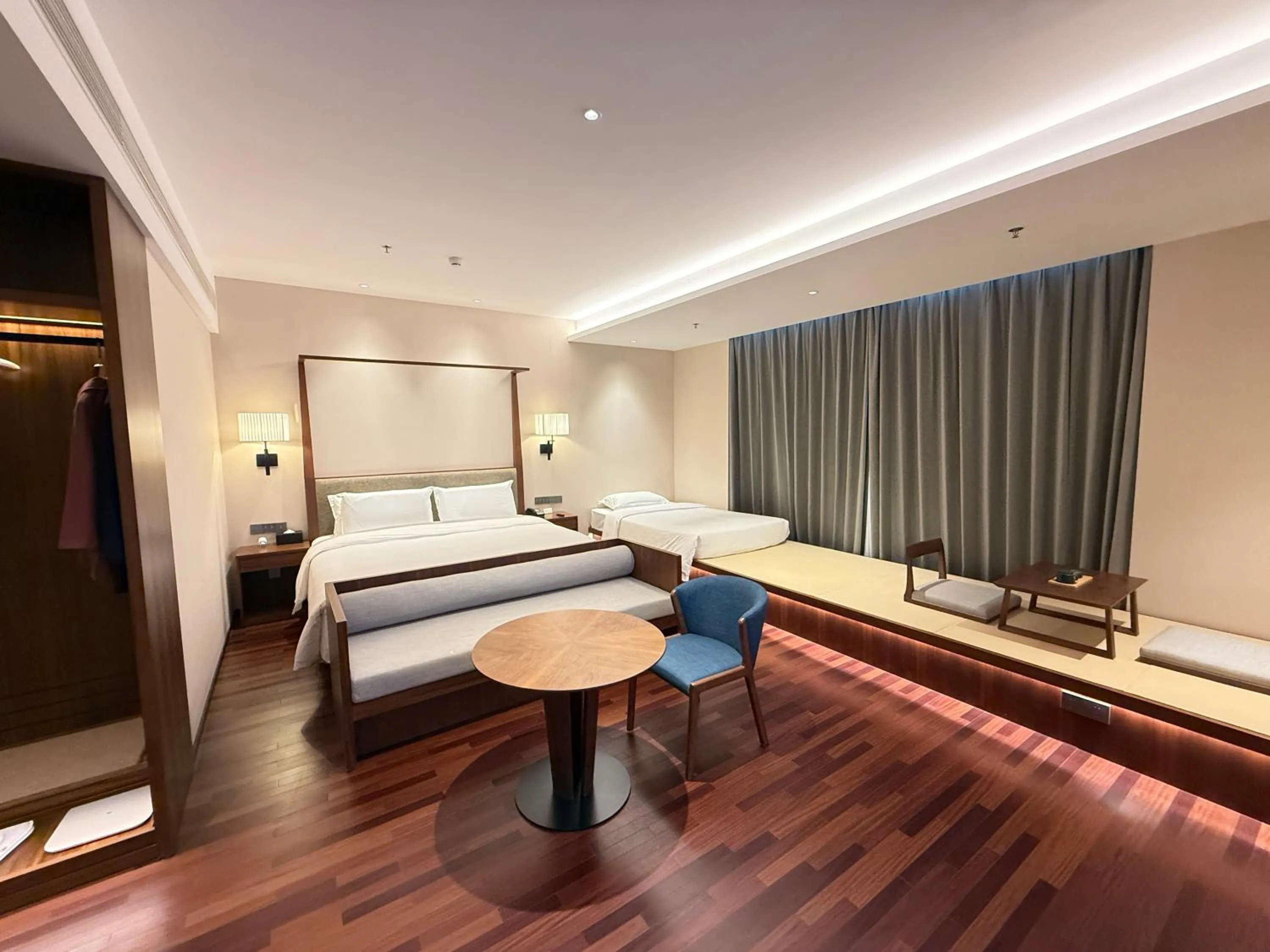 Photo of the whole room, Bed in SSAW Boutique Hotel Foshan Qiandeng Lake