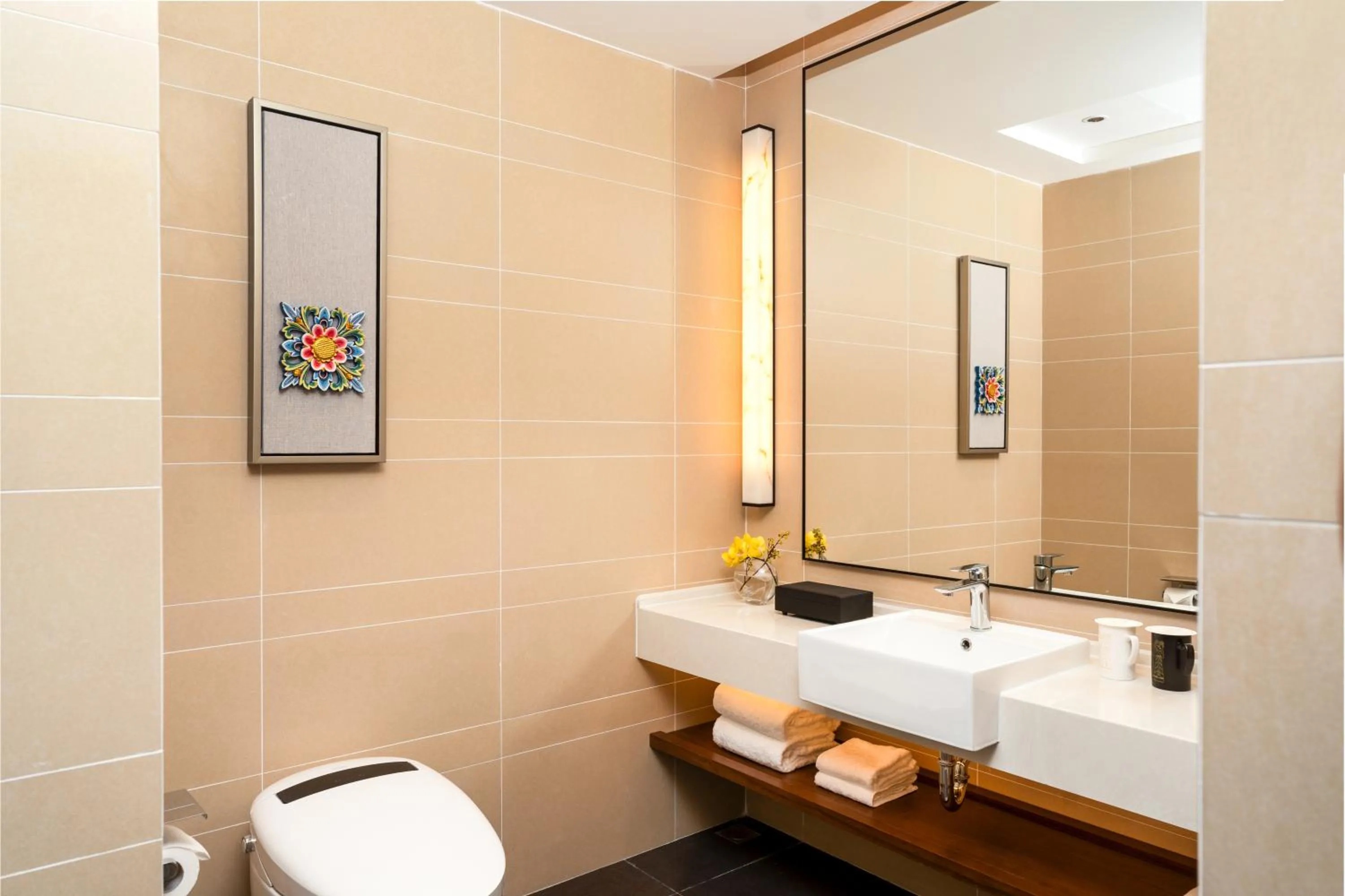 Toilet in SSAW Boutique Hotel Foshan Qiandeng Lake