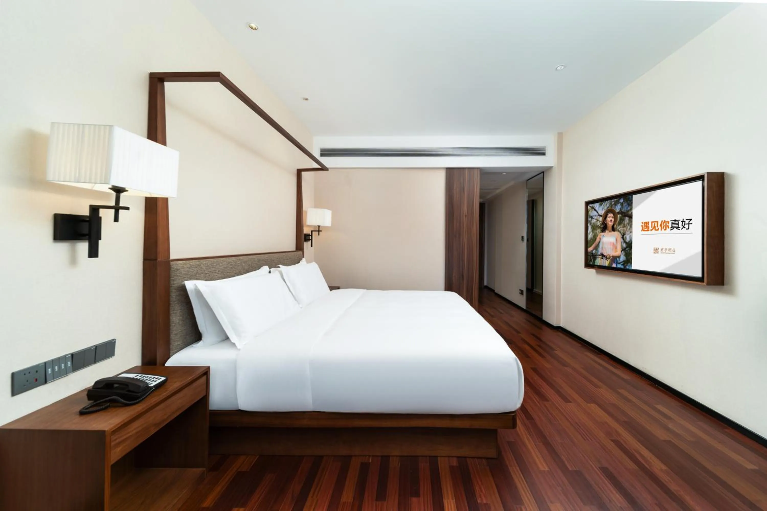 Photo of the whole room, Bed in SSAW Boutique Hotel Foshan Qiandeng Lake