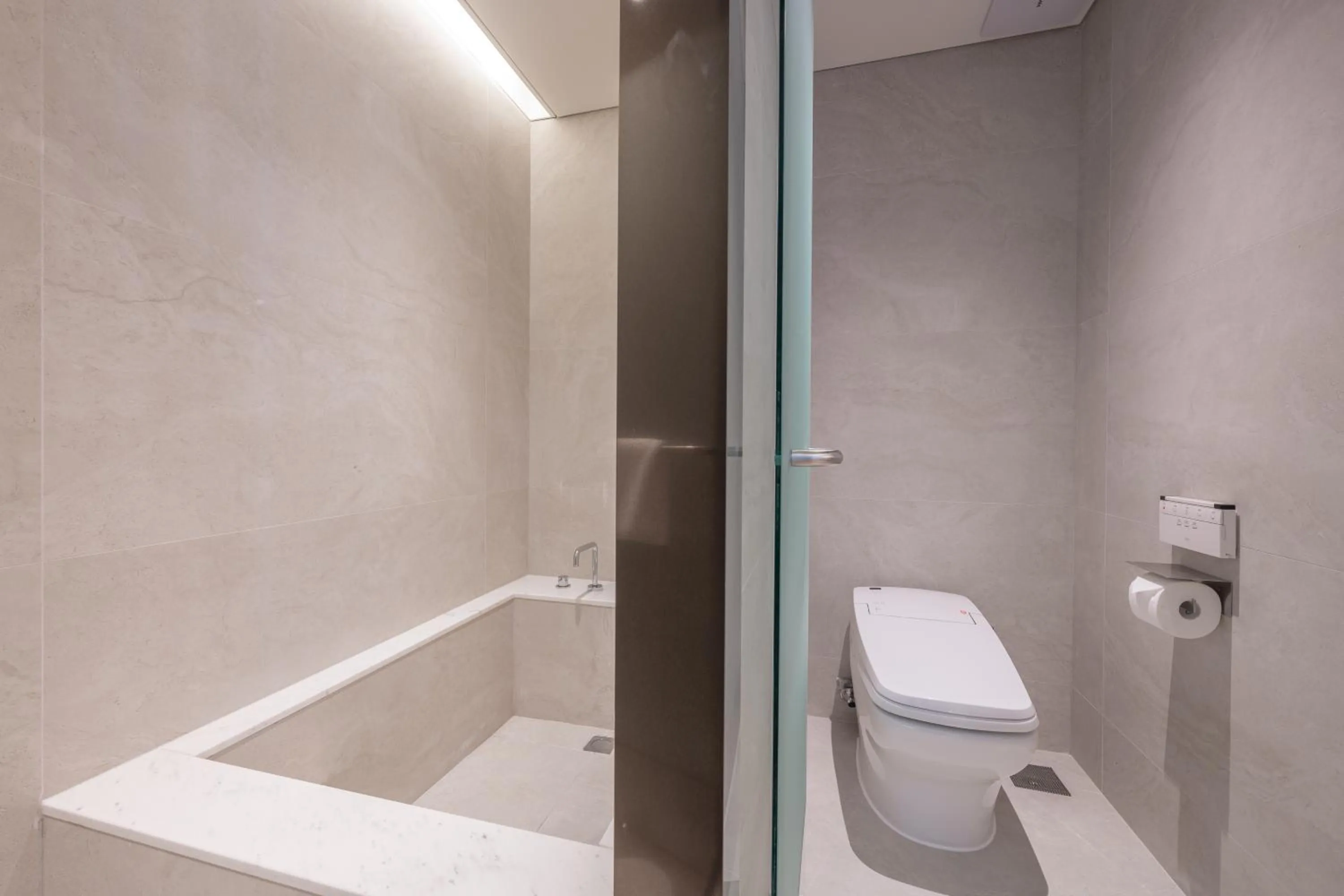 Toilet in Homm Marina Sokcho