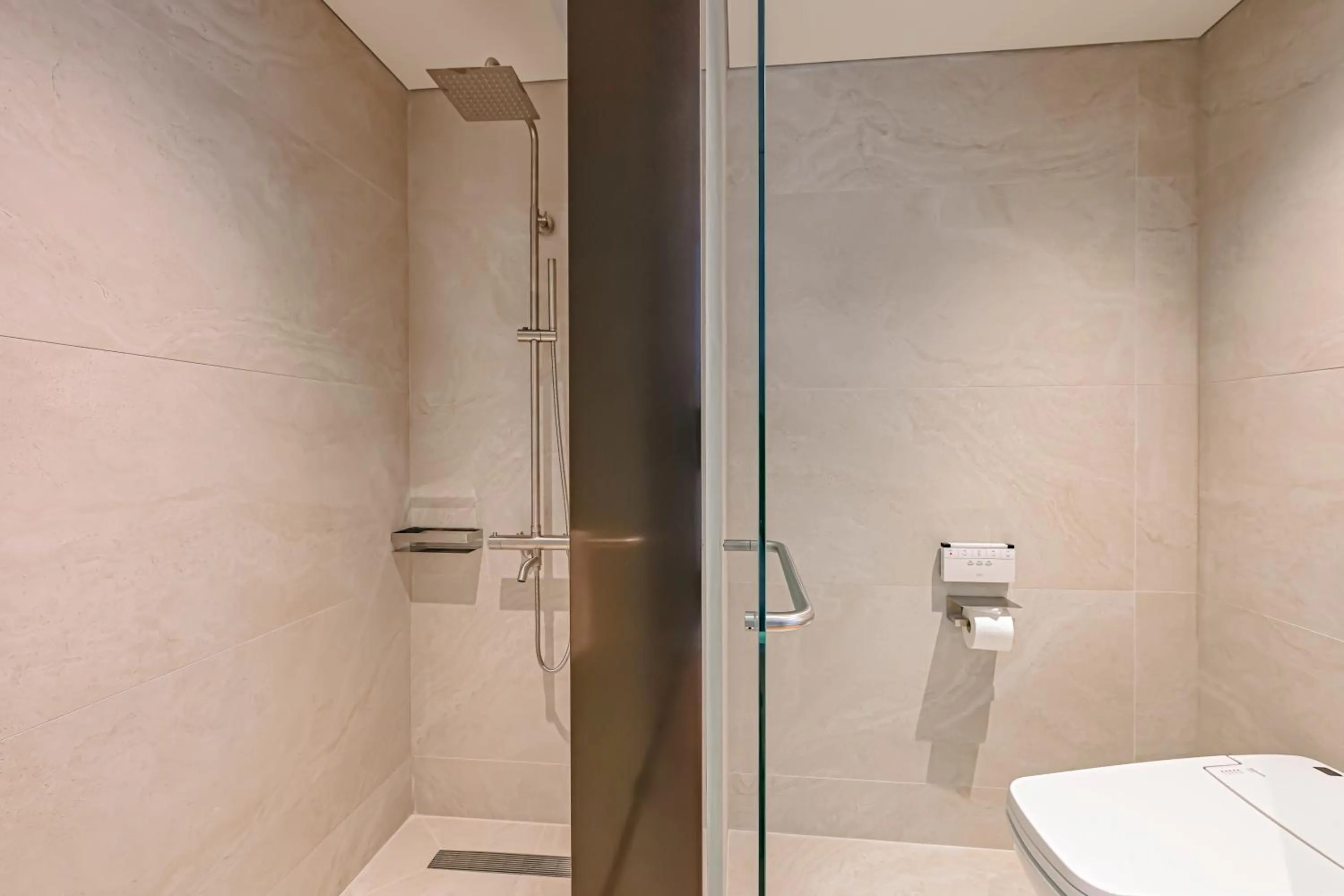 Grand Deluxe Lake View King Room in Homm Marina Sokcho