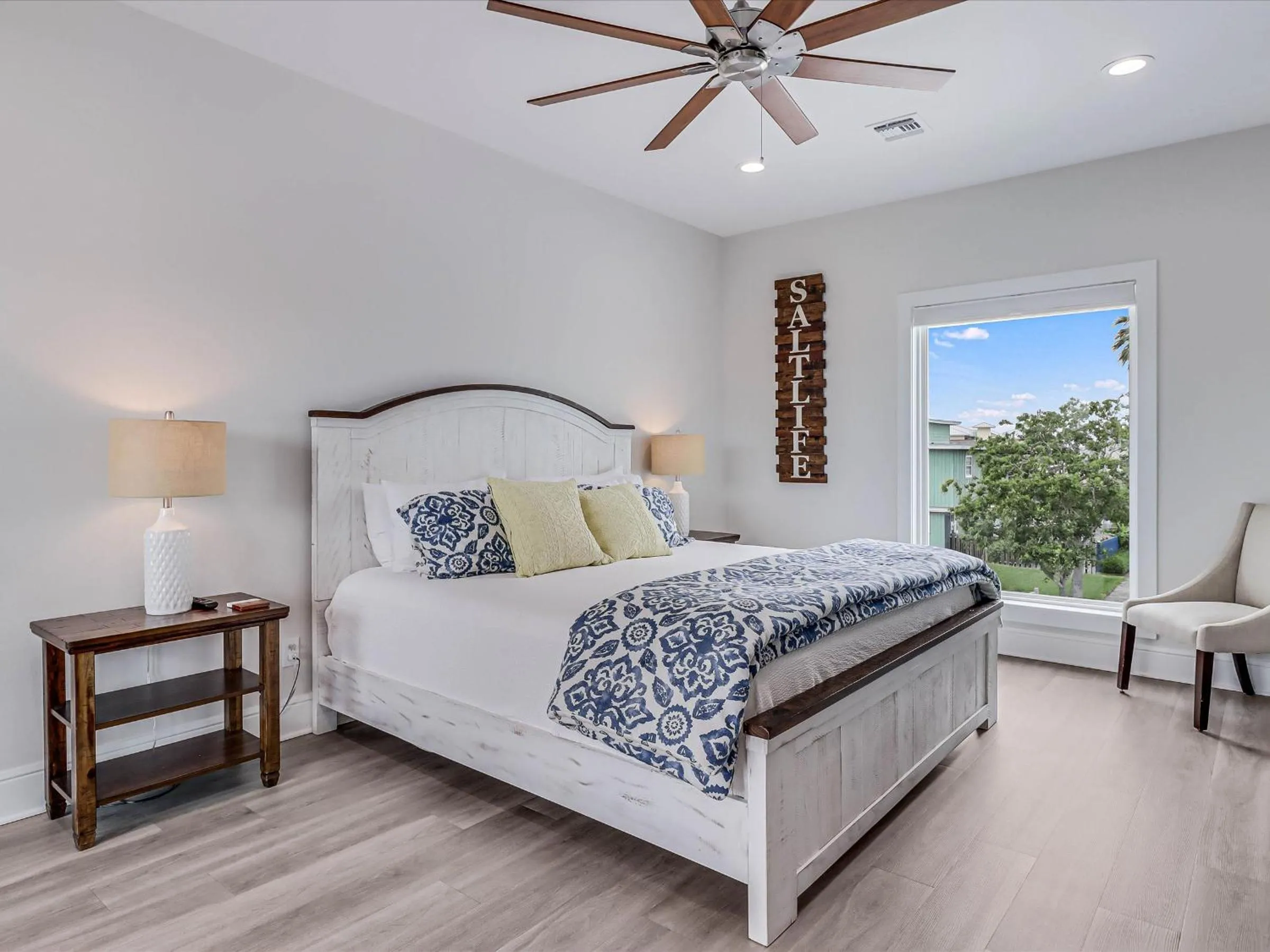 Other, Bed in Flamingo House