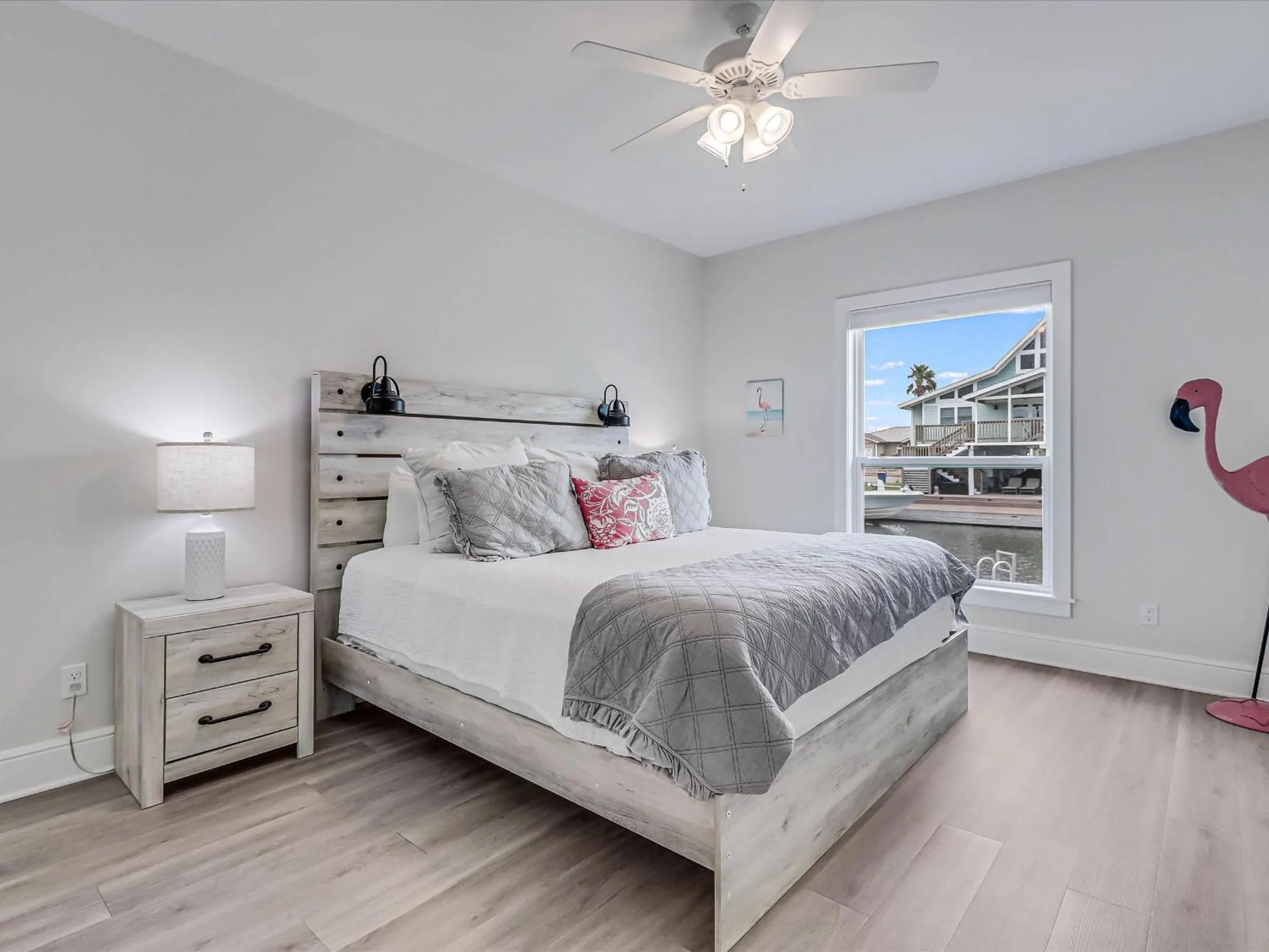 Other, Bed in Flamingo House