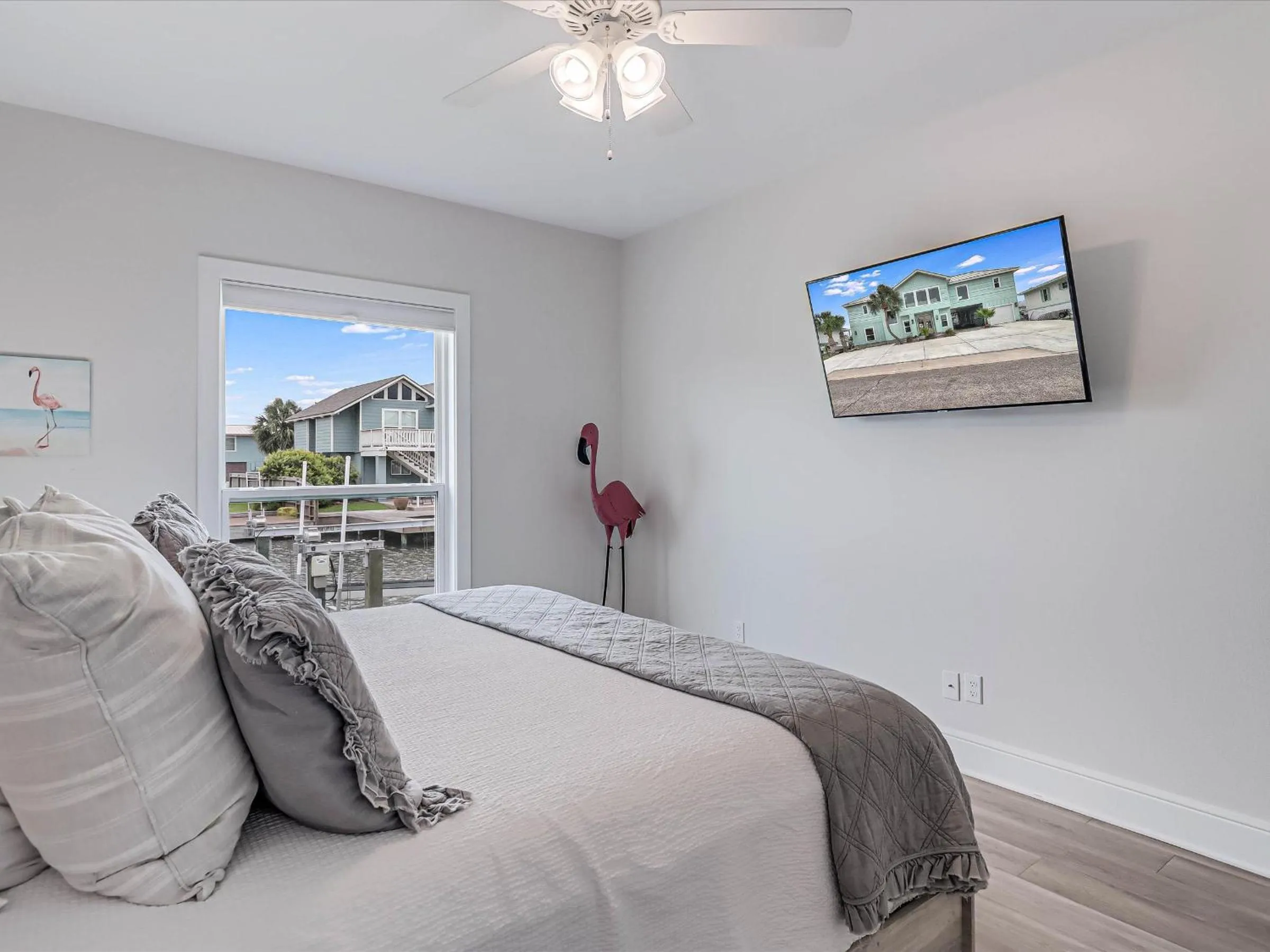 Other, Bed in Flamingo House