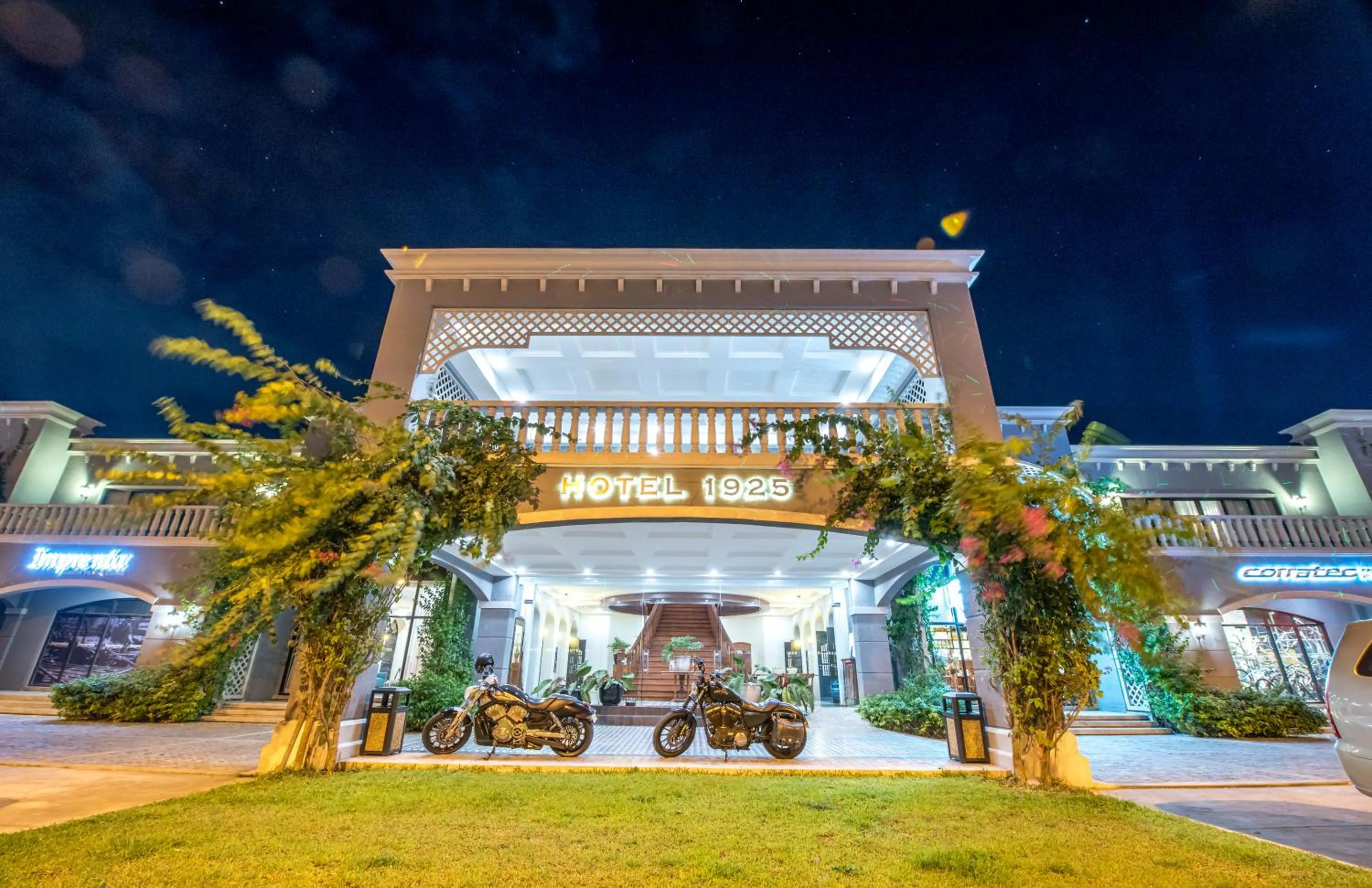 Property building in Hotel 1925