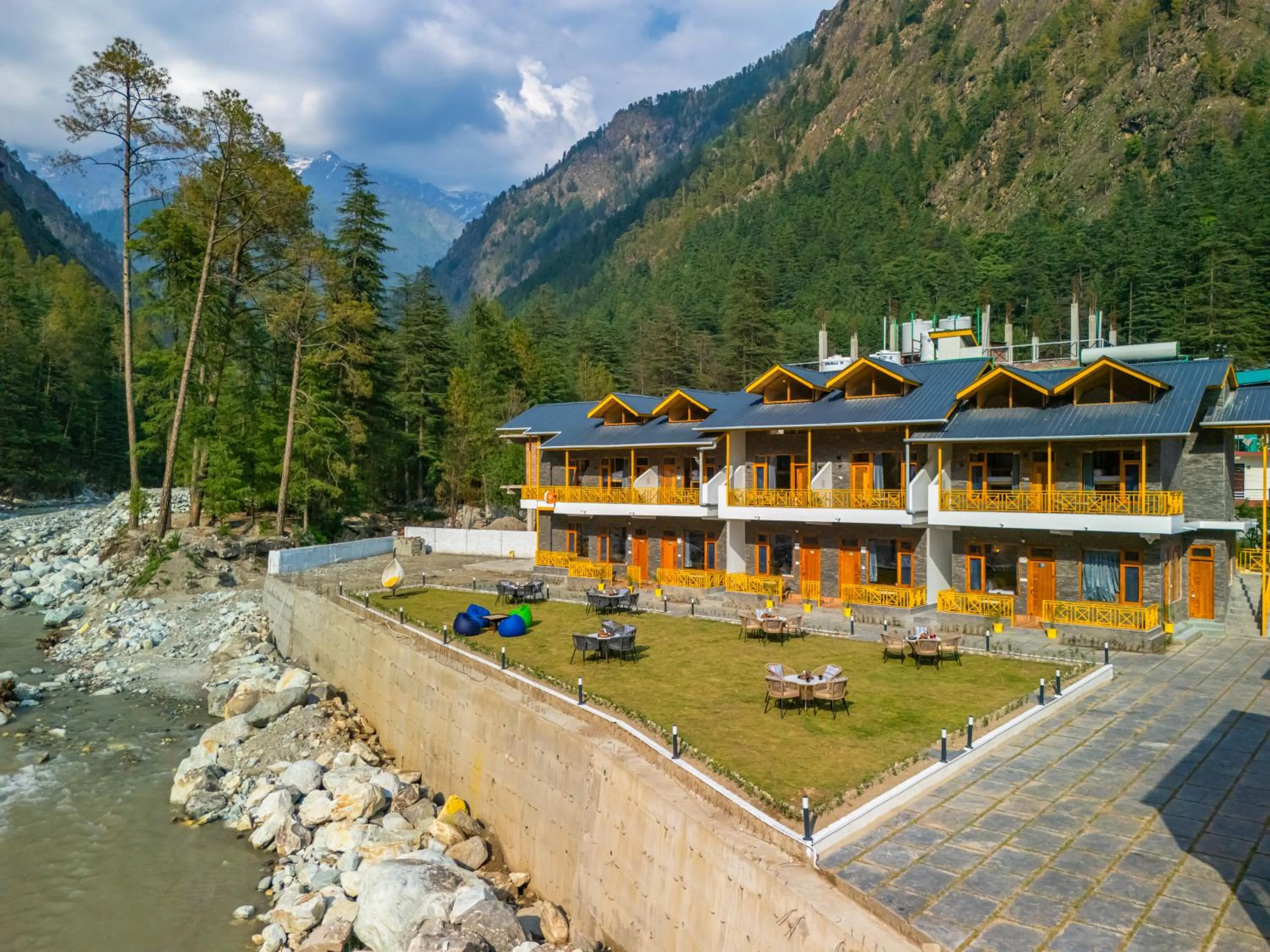 Property building in The Social Stays Kasol