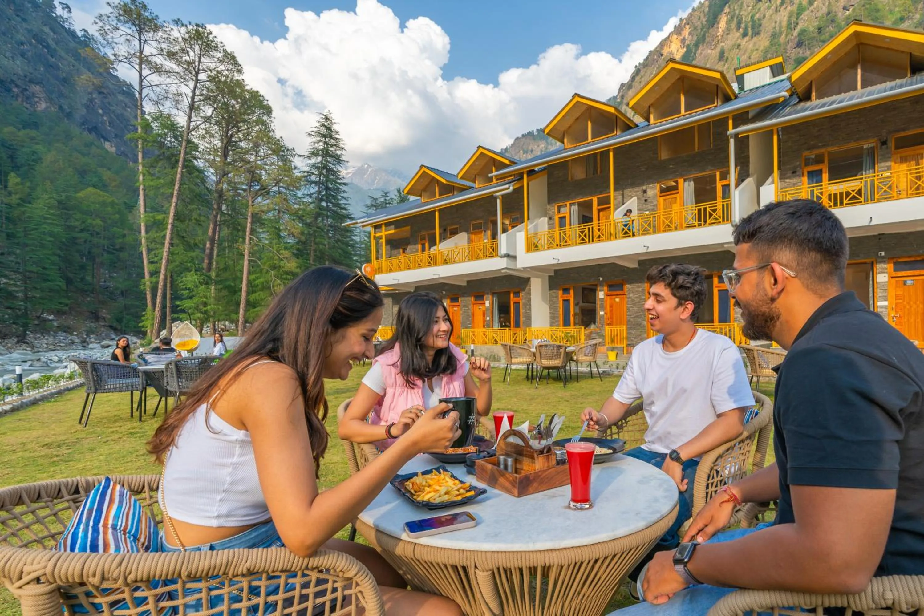 Restaurant/places to eat in The Social Stays Kasol
