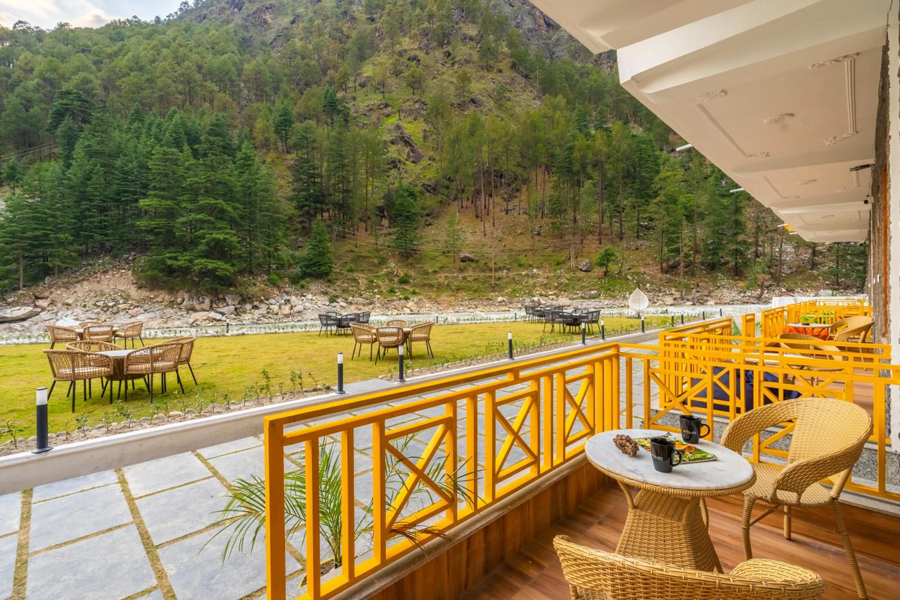Restaurant/places to eat in The Social Stays Kasol