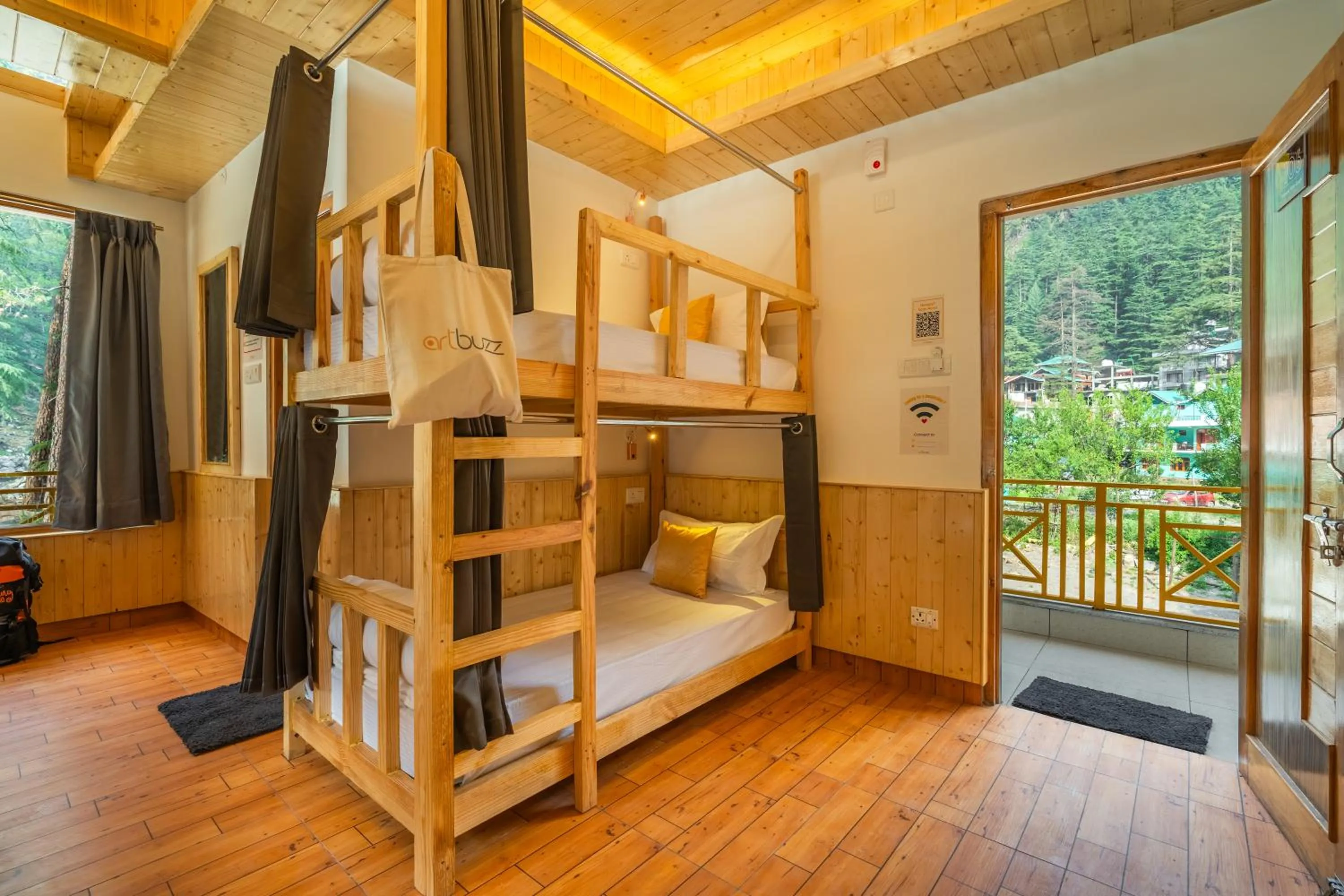 Bed in The Social Stays Kasol