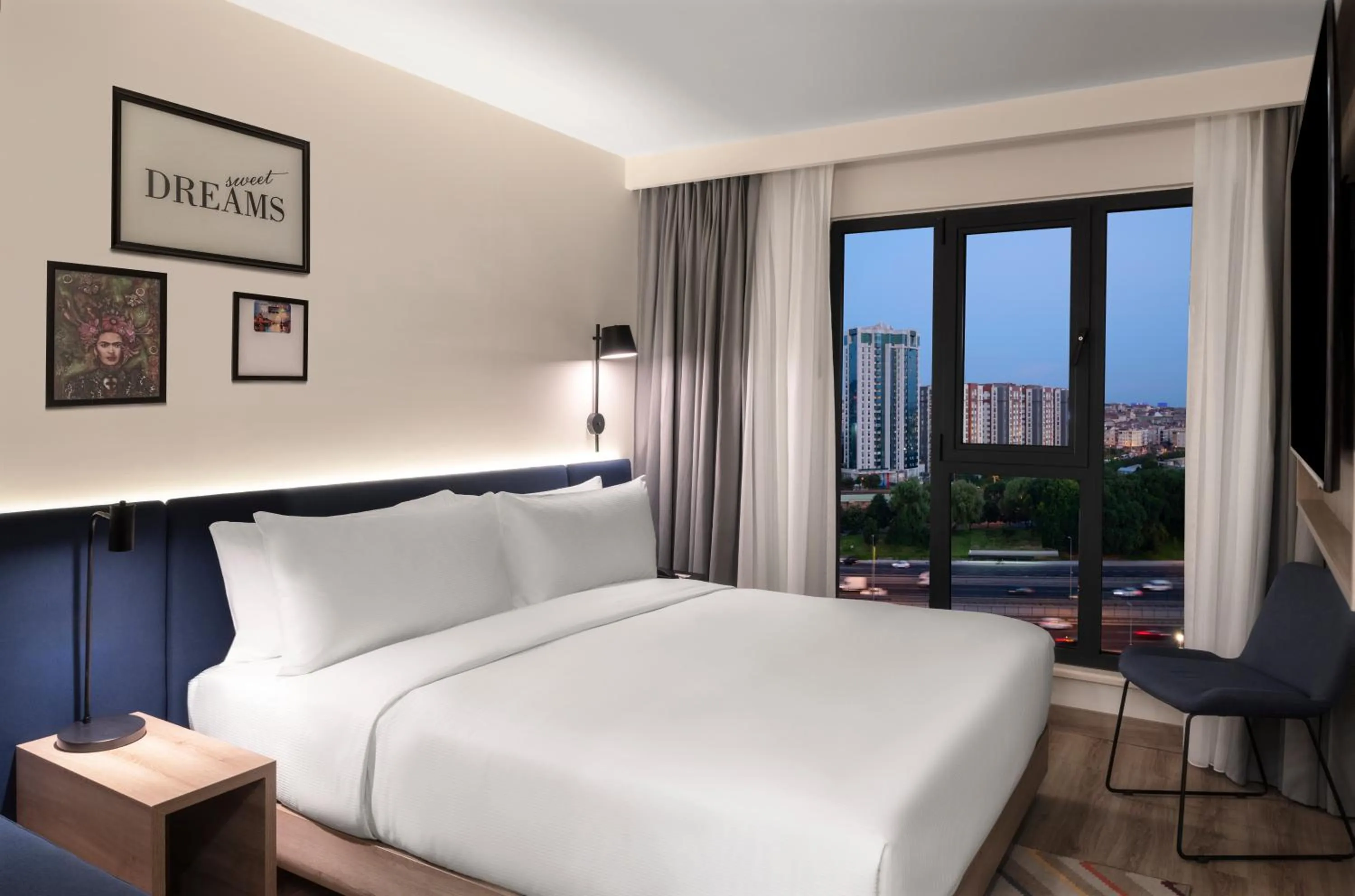 Bedroom, Bed in Hampton By Hilton Istanbul Merter