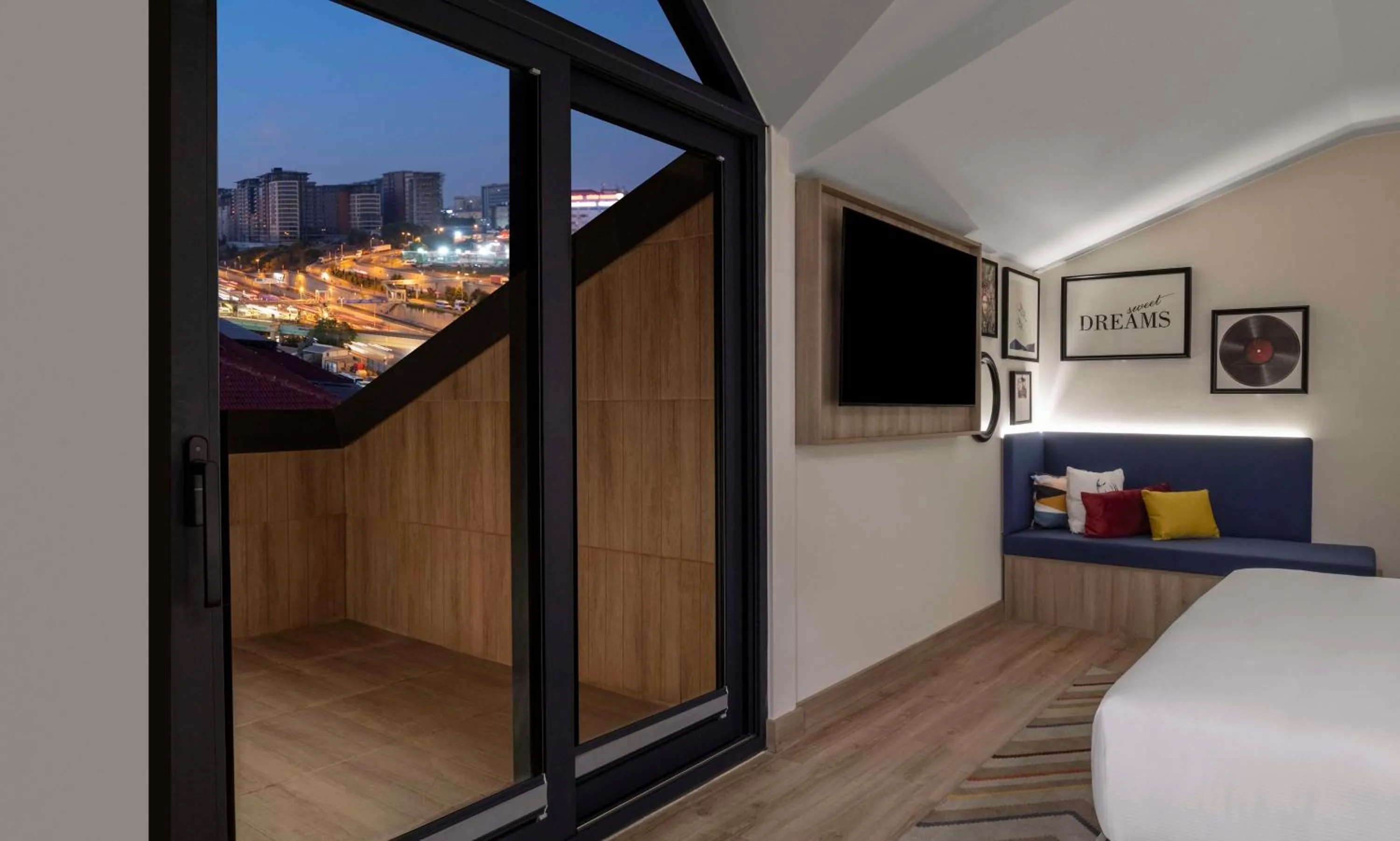 Bed in Hampton By Hilton Istanbul Merter