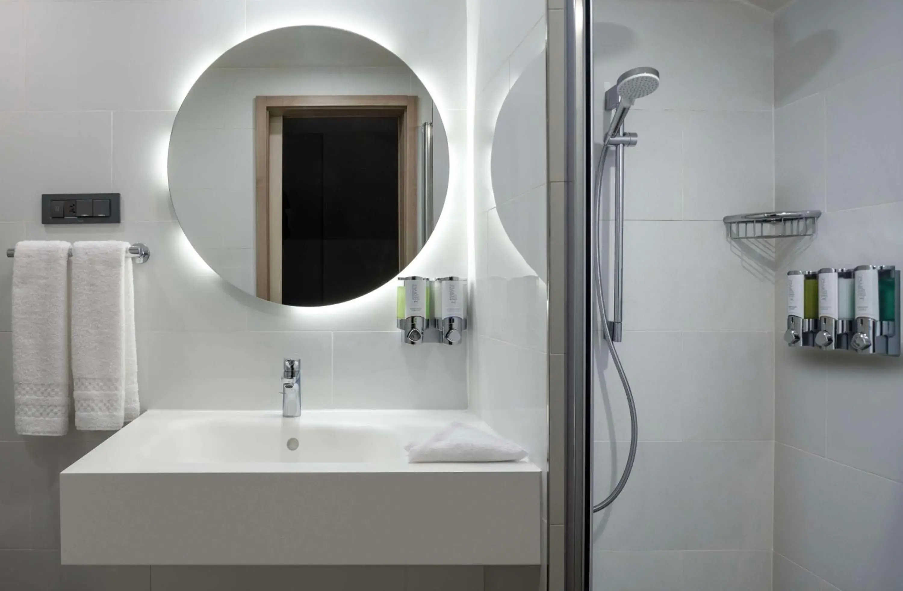 Corner King Room with Sofa Bed - Non-Smoking in Hampton By Hilton Istanbul Merter Corner King Room with Sofa Bed - Non-Smoking in Hampton By Hilton Istanbul Merter