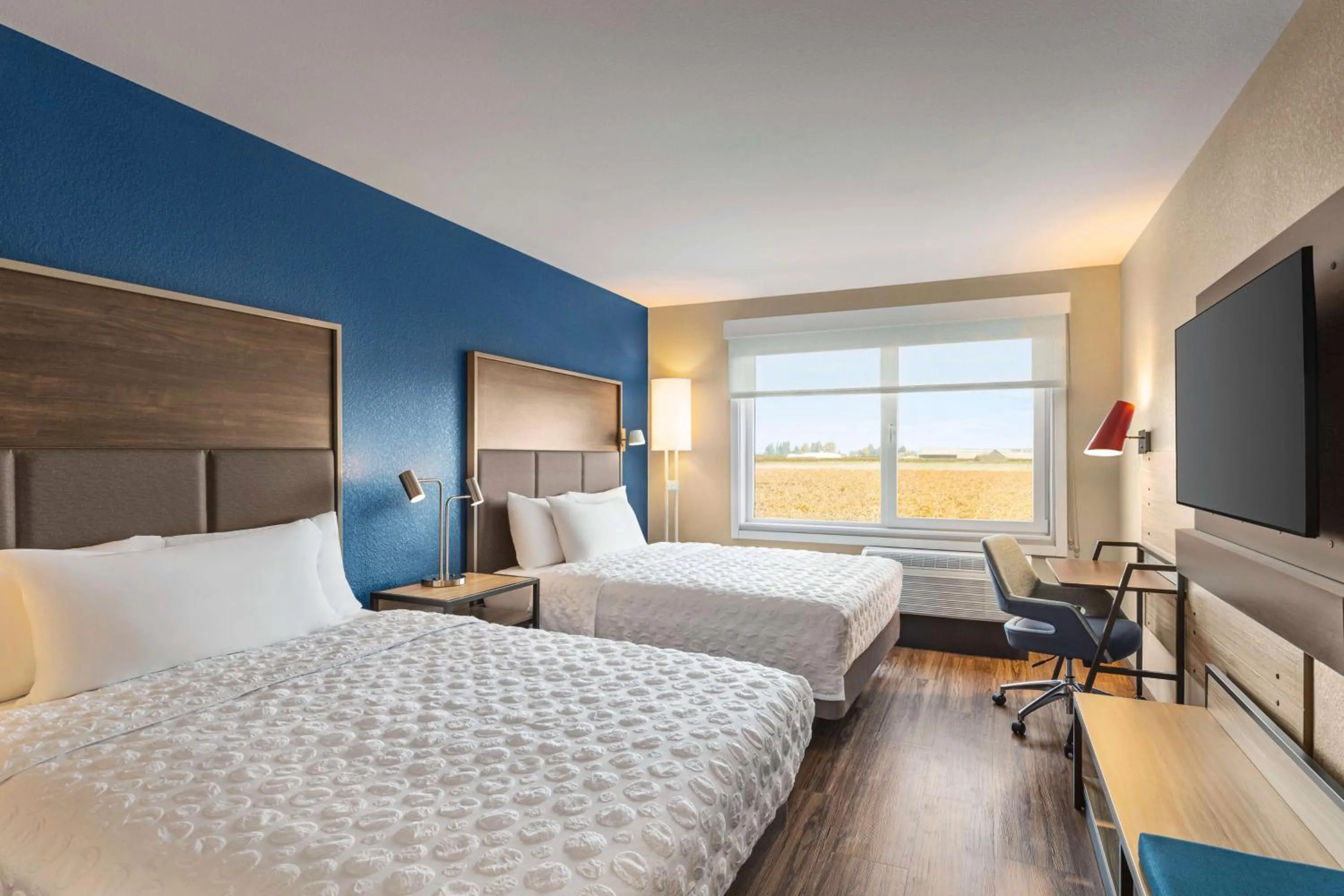 Bed in Tru By Hilton Lodi