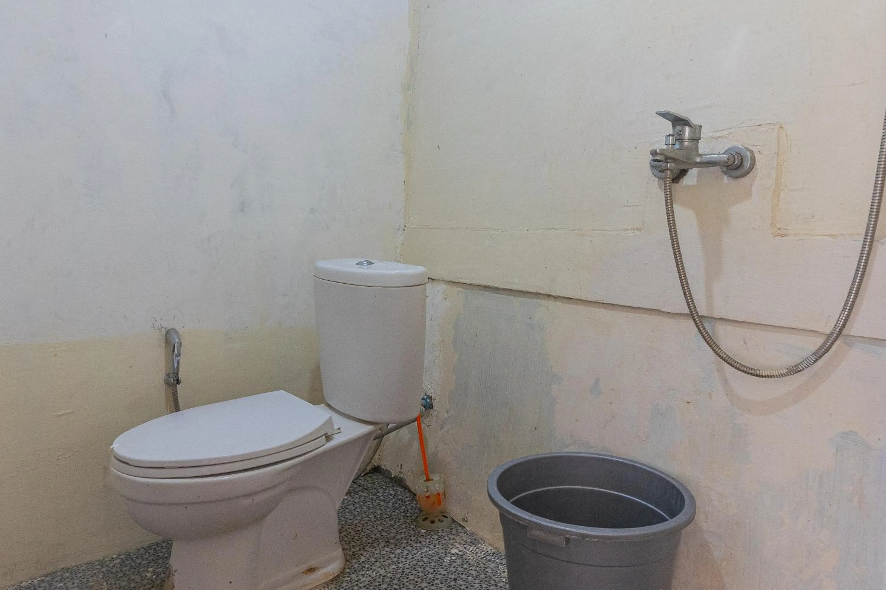 Shower in Bale Aur Sembalun