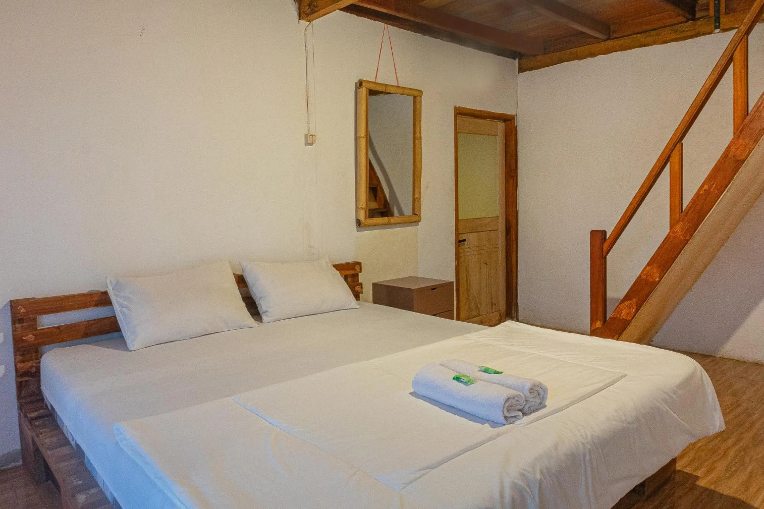 Bedroom, Bed in Bale Aur Sembalun