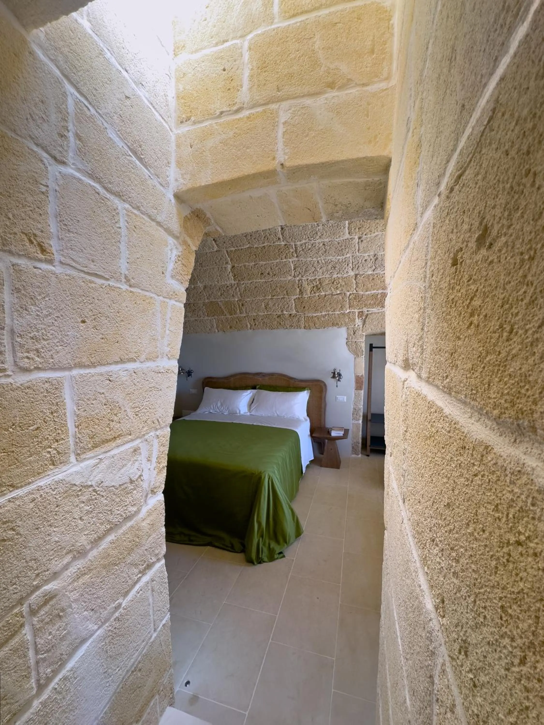 Bed in Villa Neviera Wine Resort & Spa by Cantine Due Palme