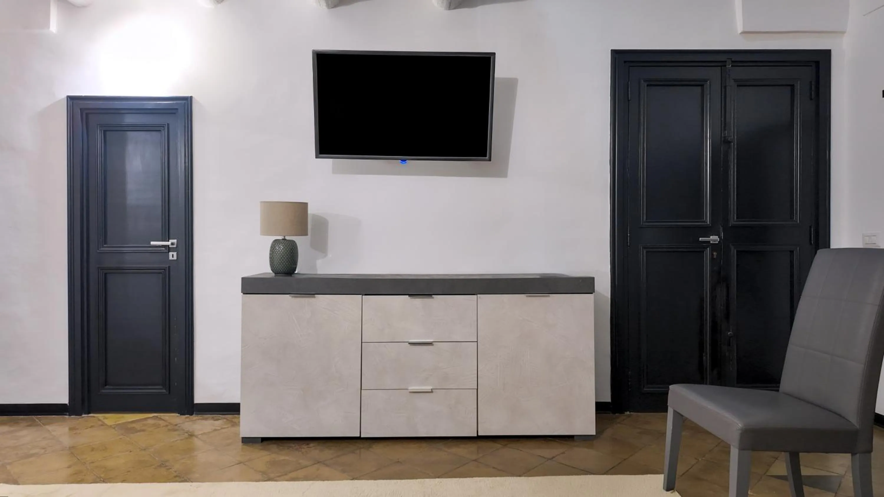 TV and multimedia in Villa Neviera Wine Resort & Spa by Cantine Due Palme