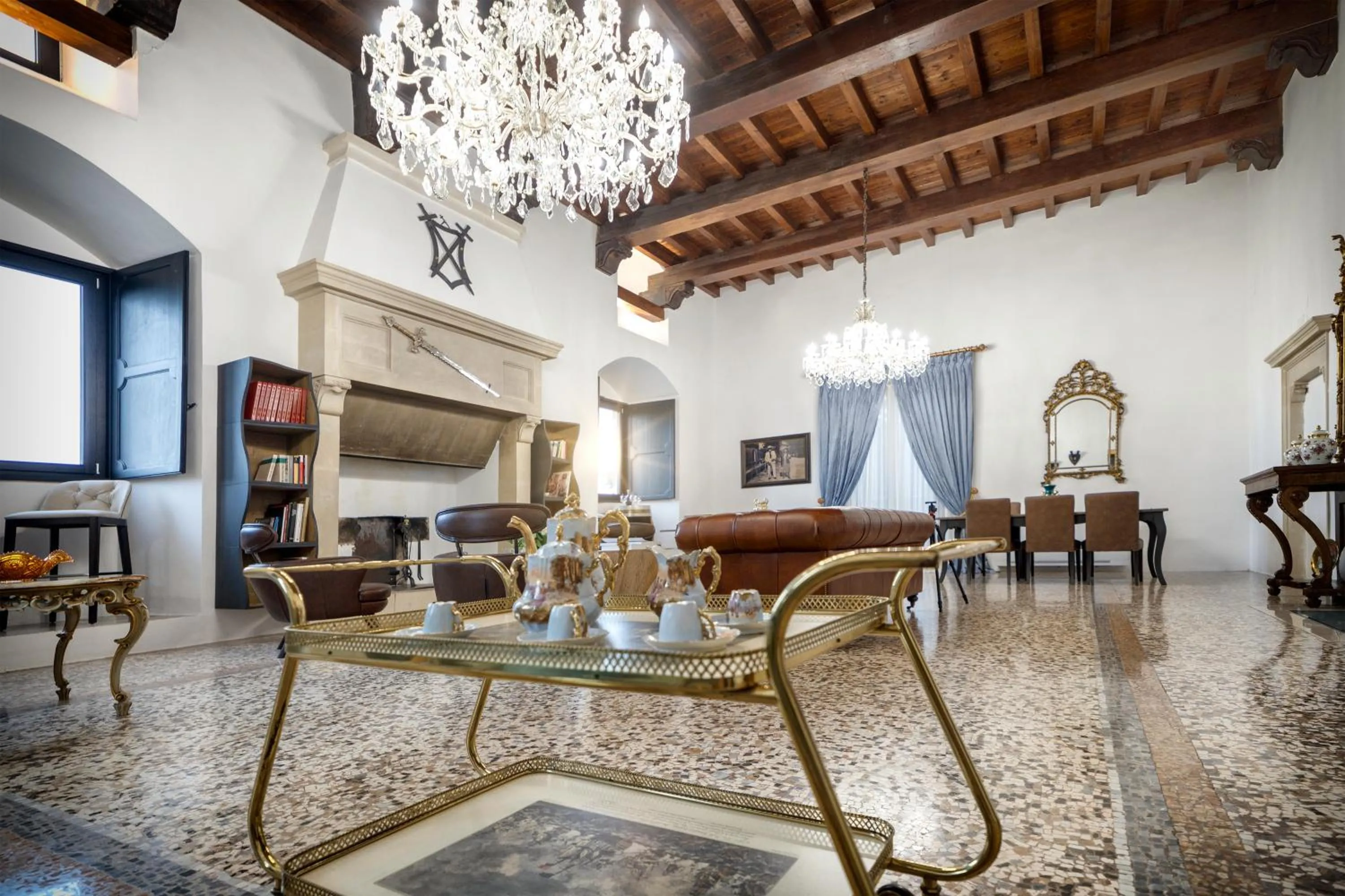 Communal lounge/ TV room in Villa Neviera Wine Resort & Spa by Cantine Due Palme