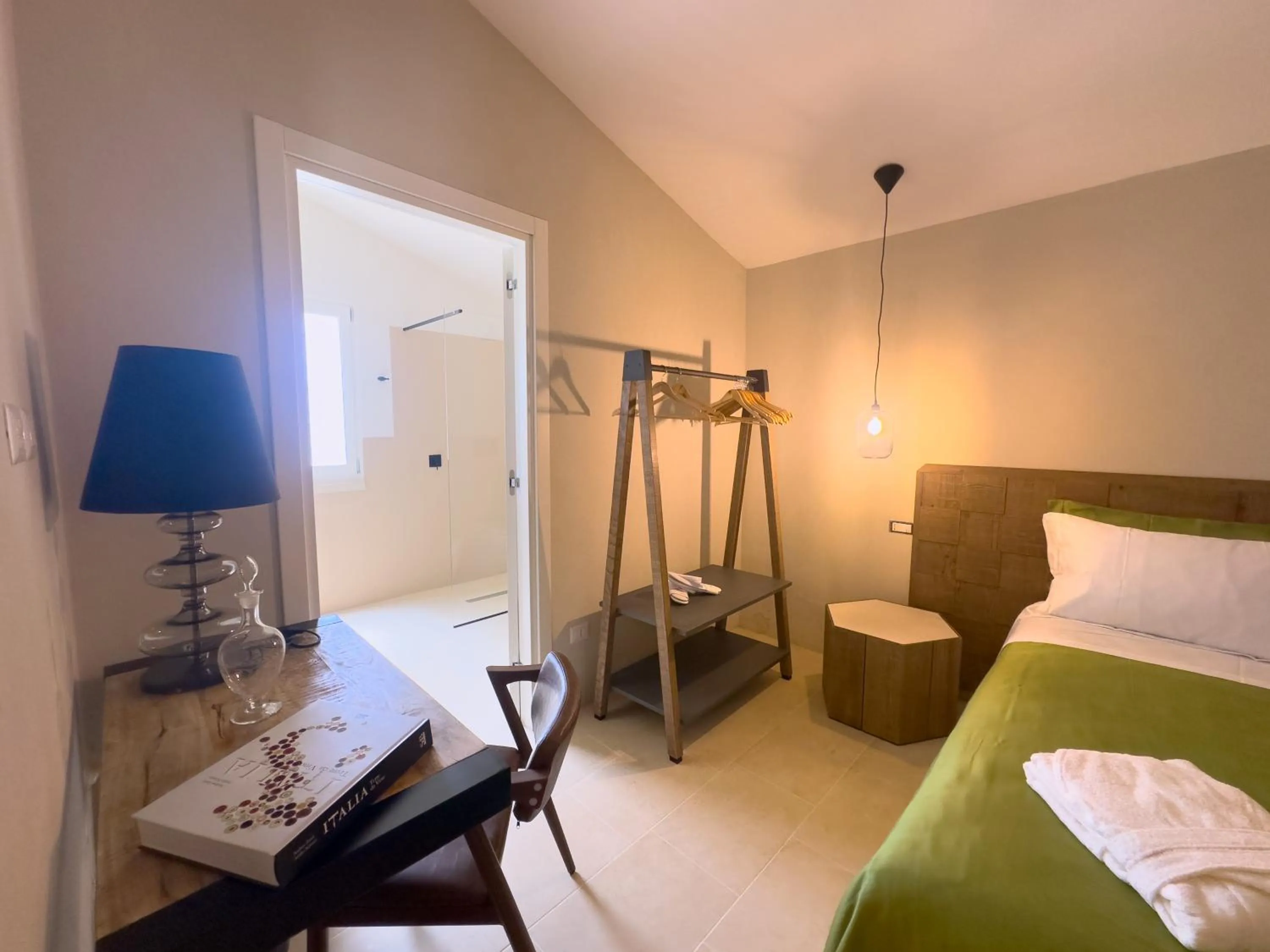 Bed in Villa Neviera Wine Resort & Spa by Cantine Due Palme