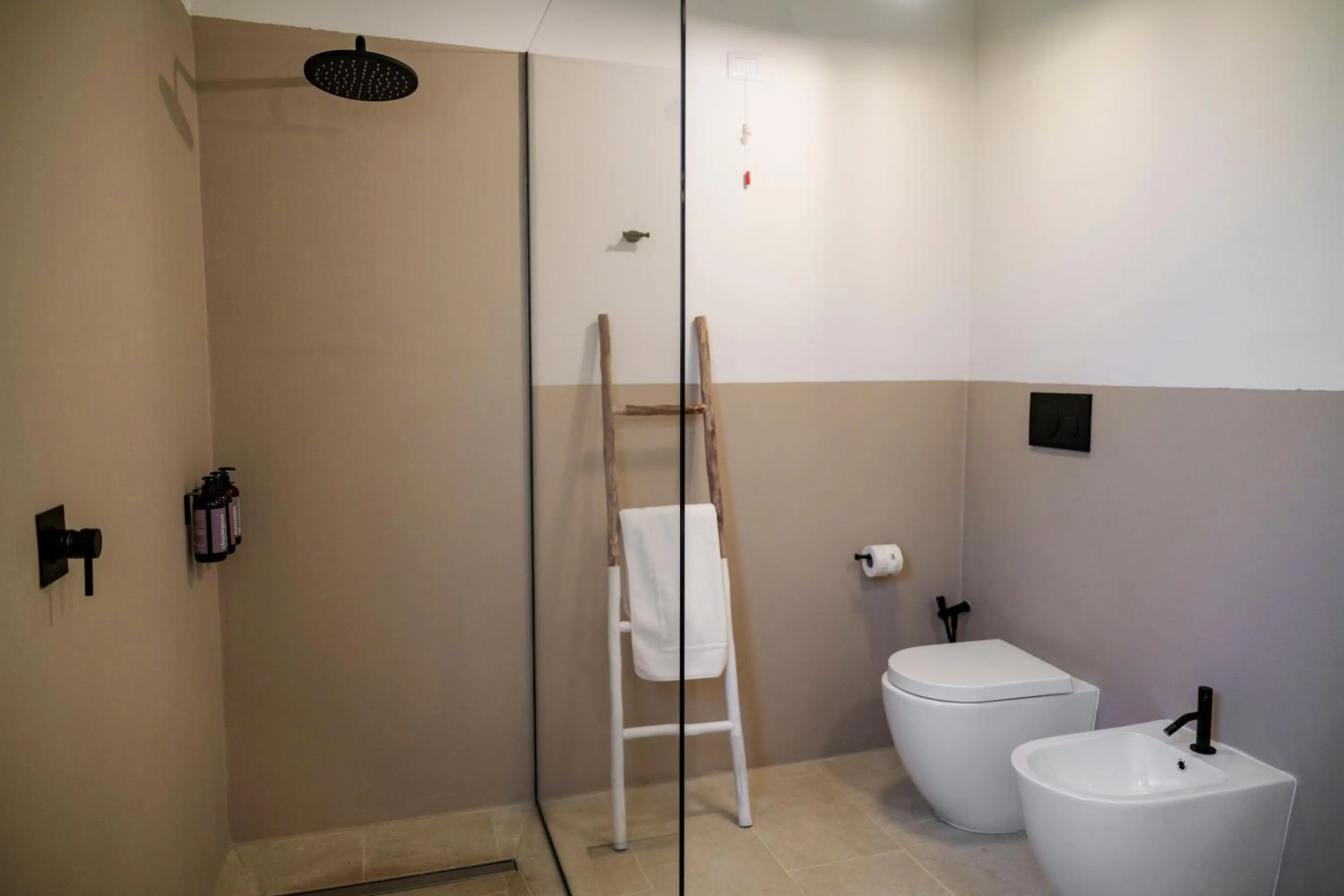 Bathroom in Villa Neviera Wine Resort & Spa by Cantine Due Palme