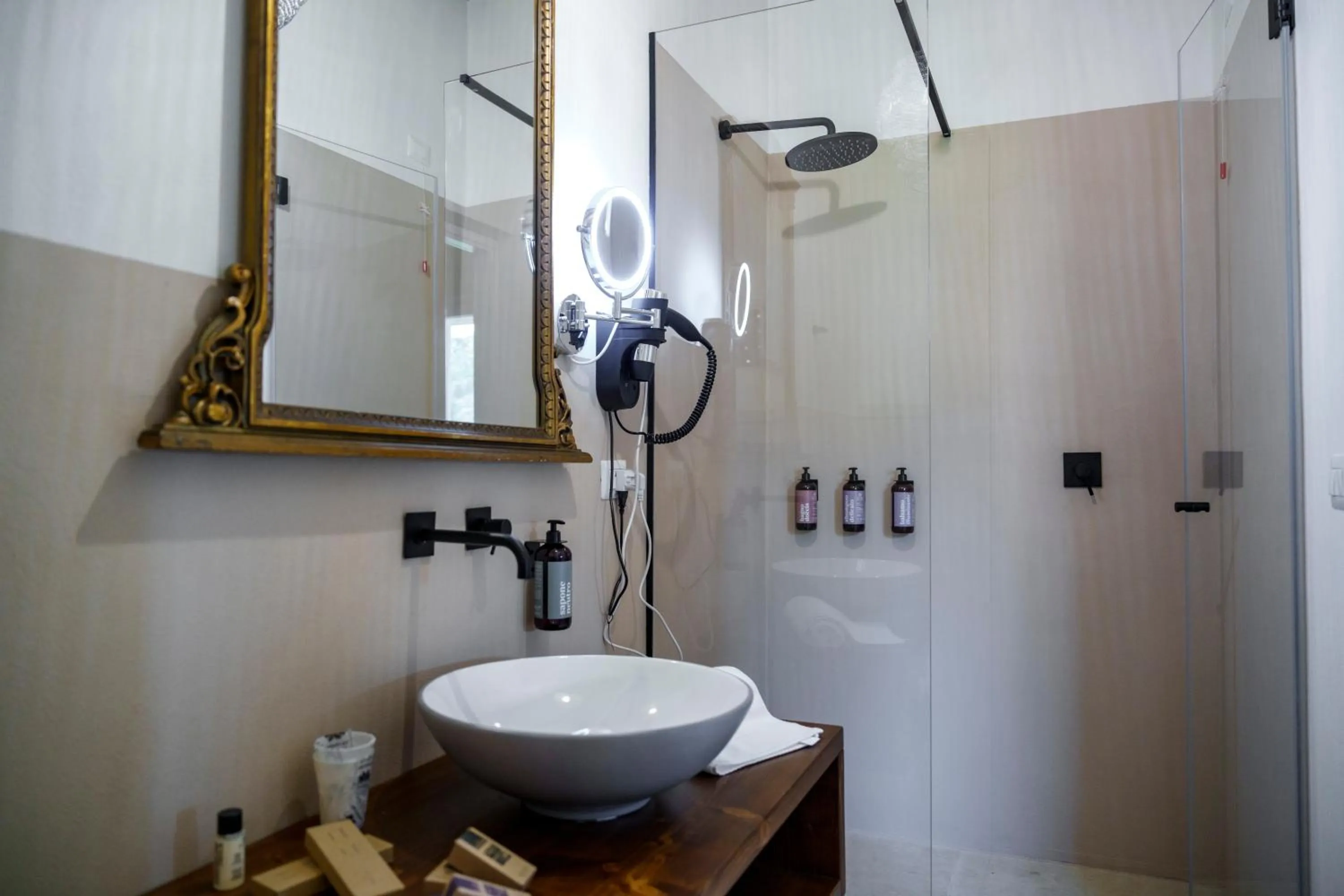 Bathroom in Villa Neviera Wine Resort & Spa by Cantine Due Palme