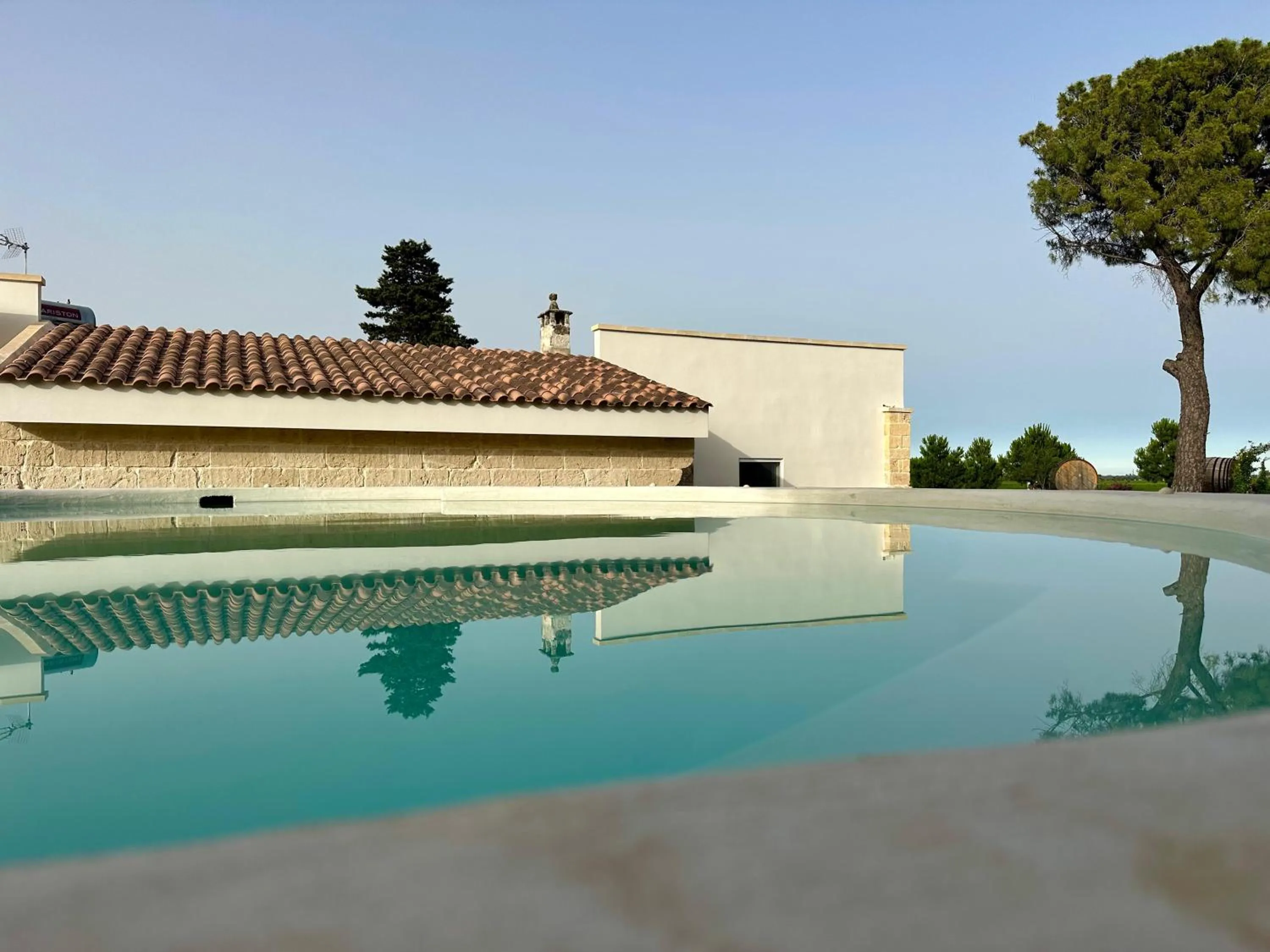 Open Air Bath in Villa Neviera Wine Resort & Spa by Cantine Due Palme