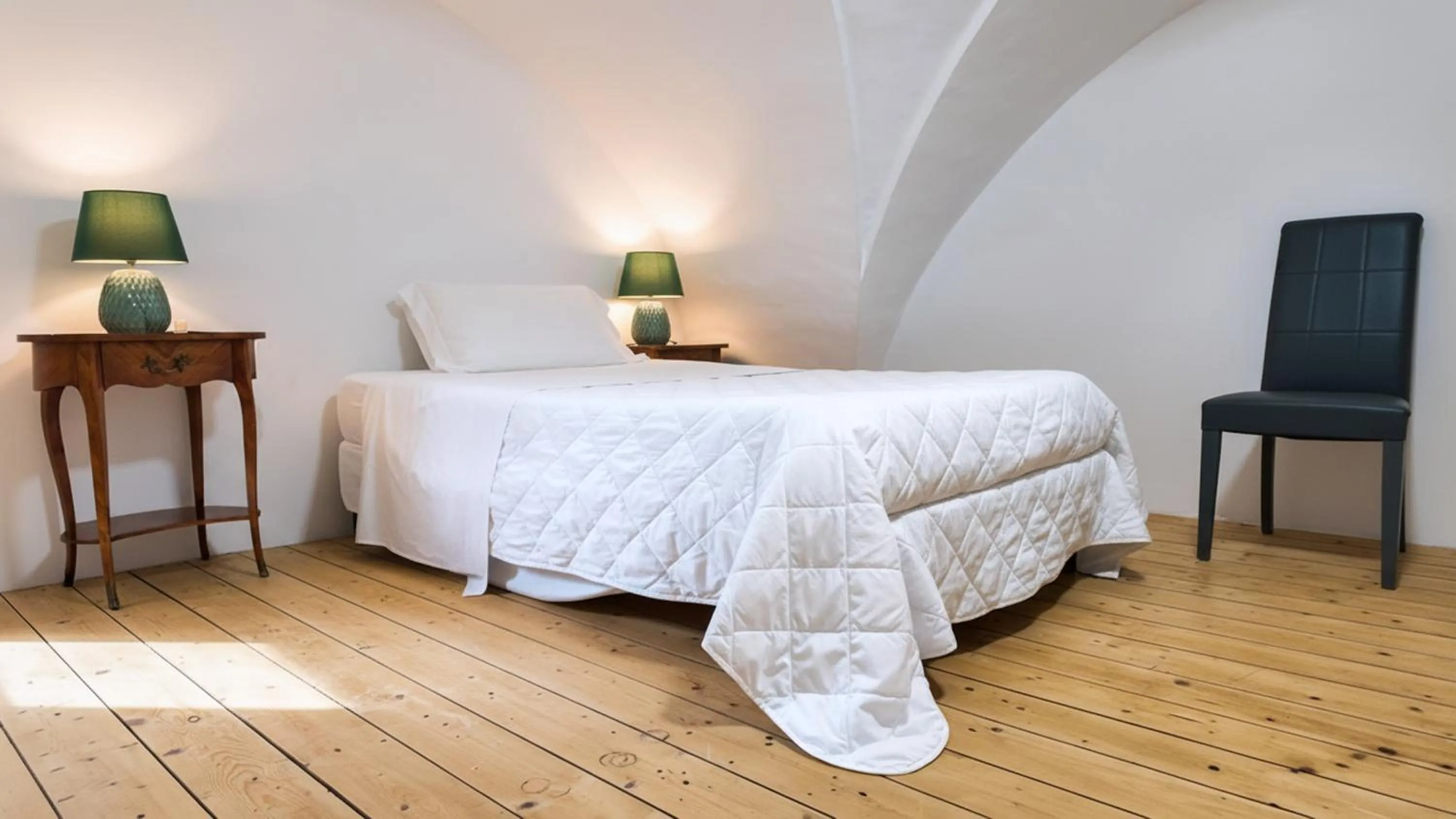 Bed in Villa Neviera Wine Resort & Spa by Cantine Due Palme