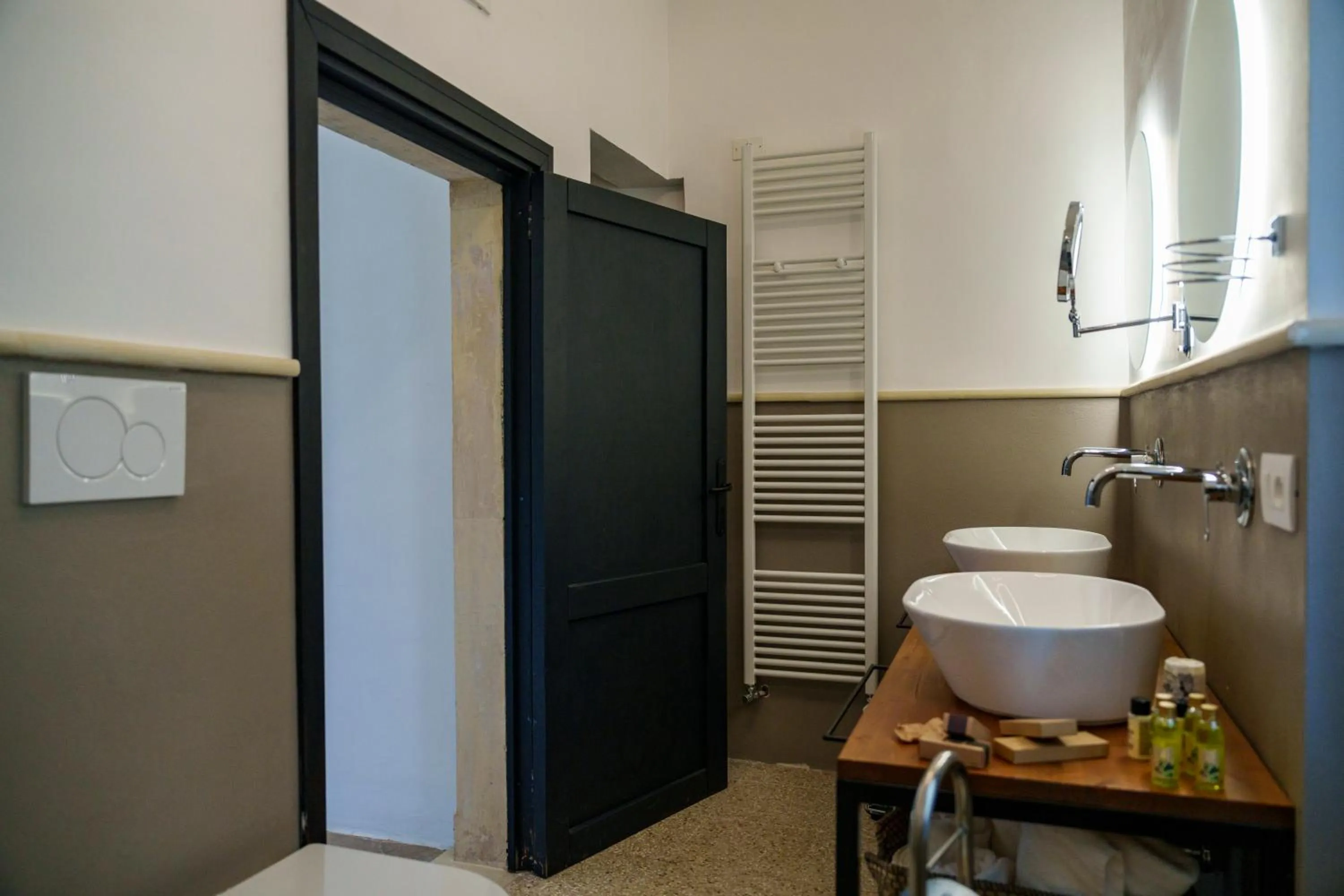 Bathroom in Villa Neviera Wine Resort & Spa by Cantine Due Palme