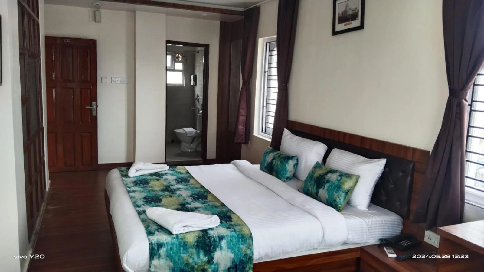 Bedroom, Bed in Hotel Kolkata