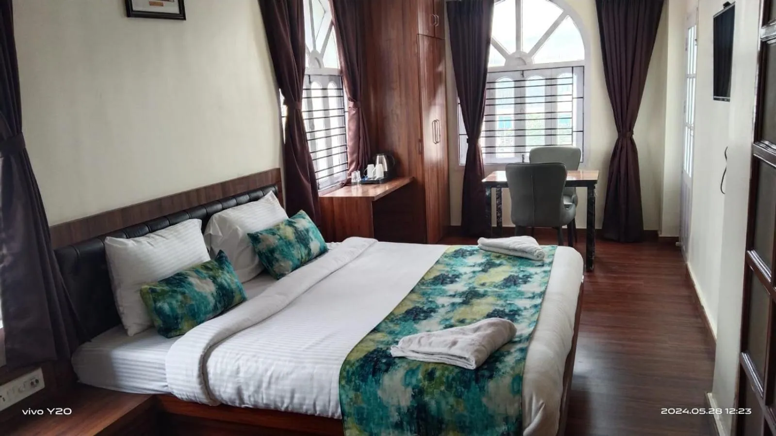 Bedroom, Bed in Hotel Kolkata