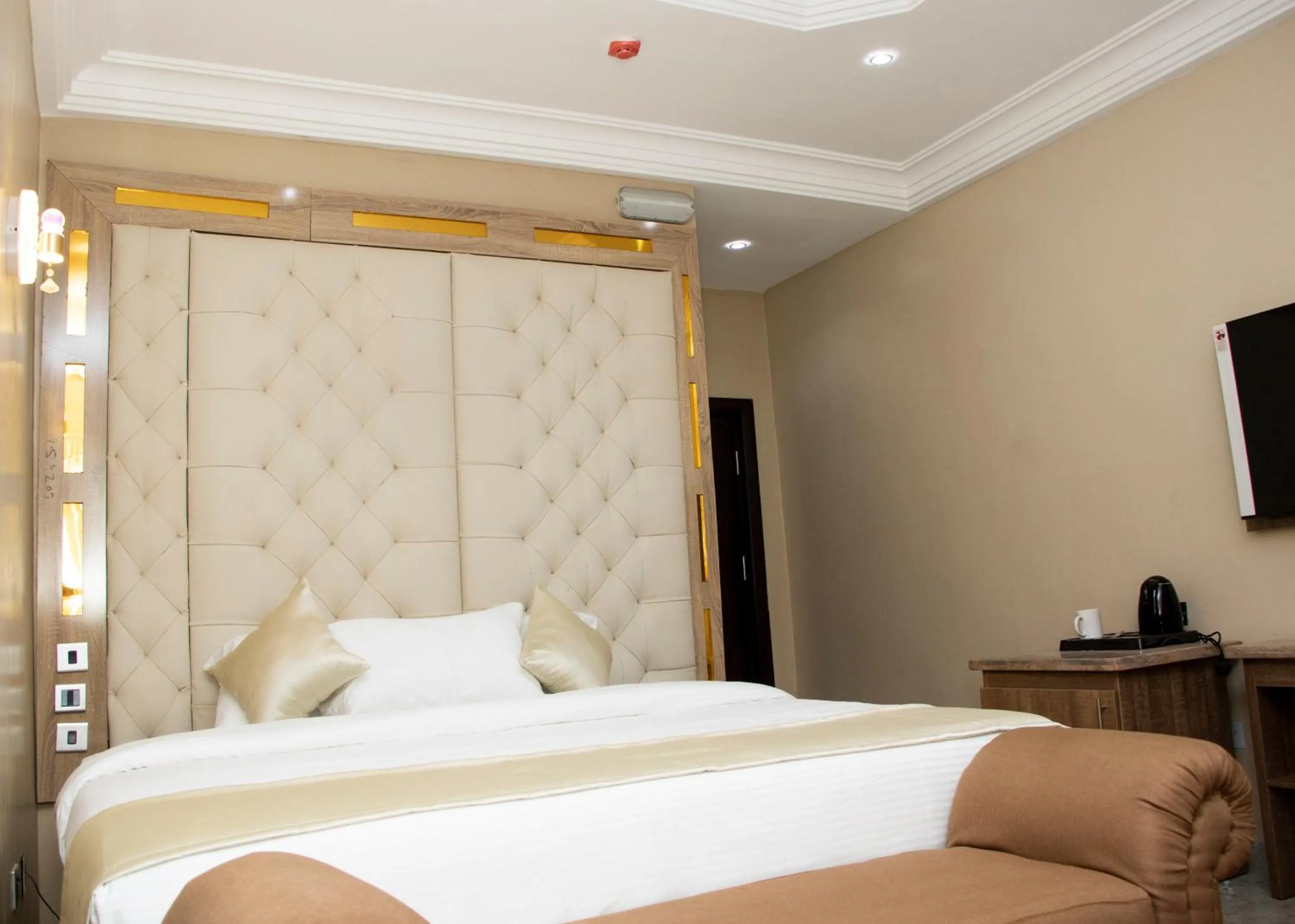 Bedroom, Bed in Grand Bohabs Hotel