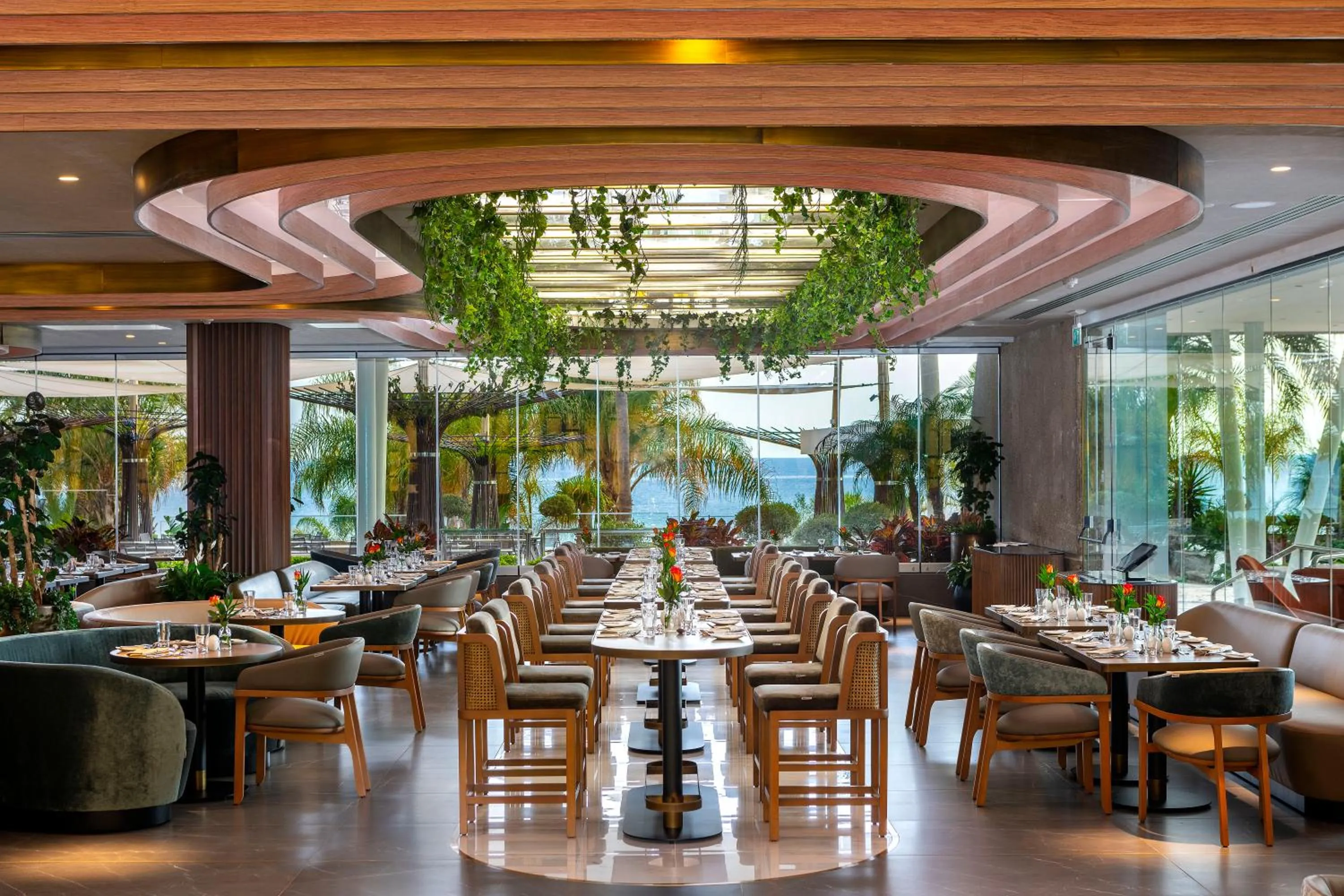 Restaurant/places to eat in Amathus Residences