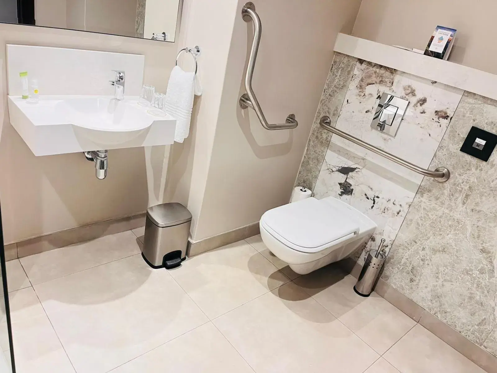 Queen Room - Disability Access in Premier Hotel Thohoyandou Queen Room - Disability Access in Premier Hotel Thohoyandou