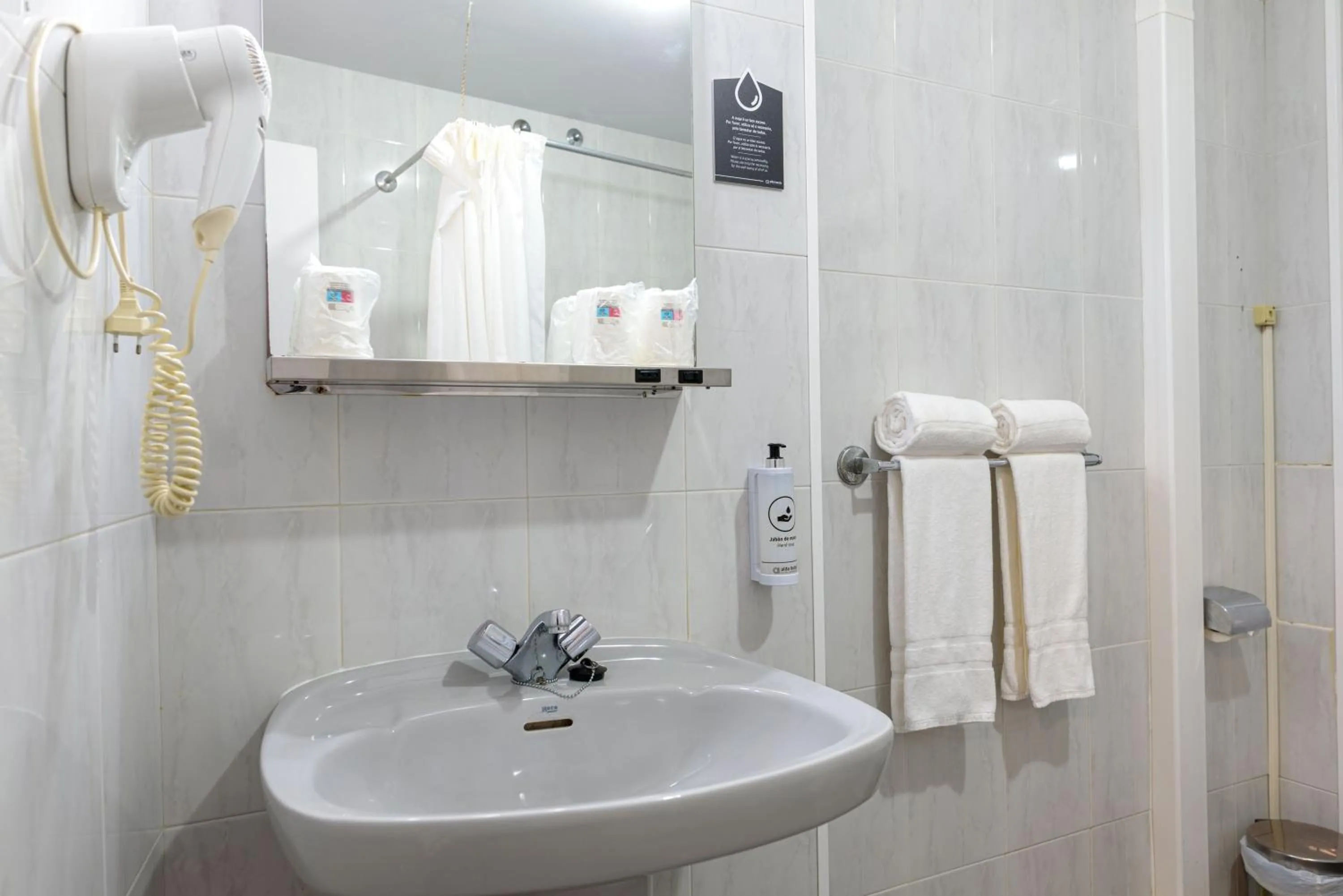 Bathroom in Hotel Alda Ribeira