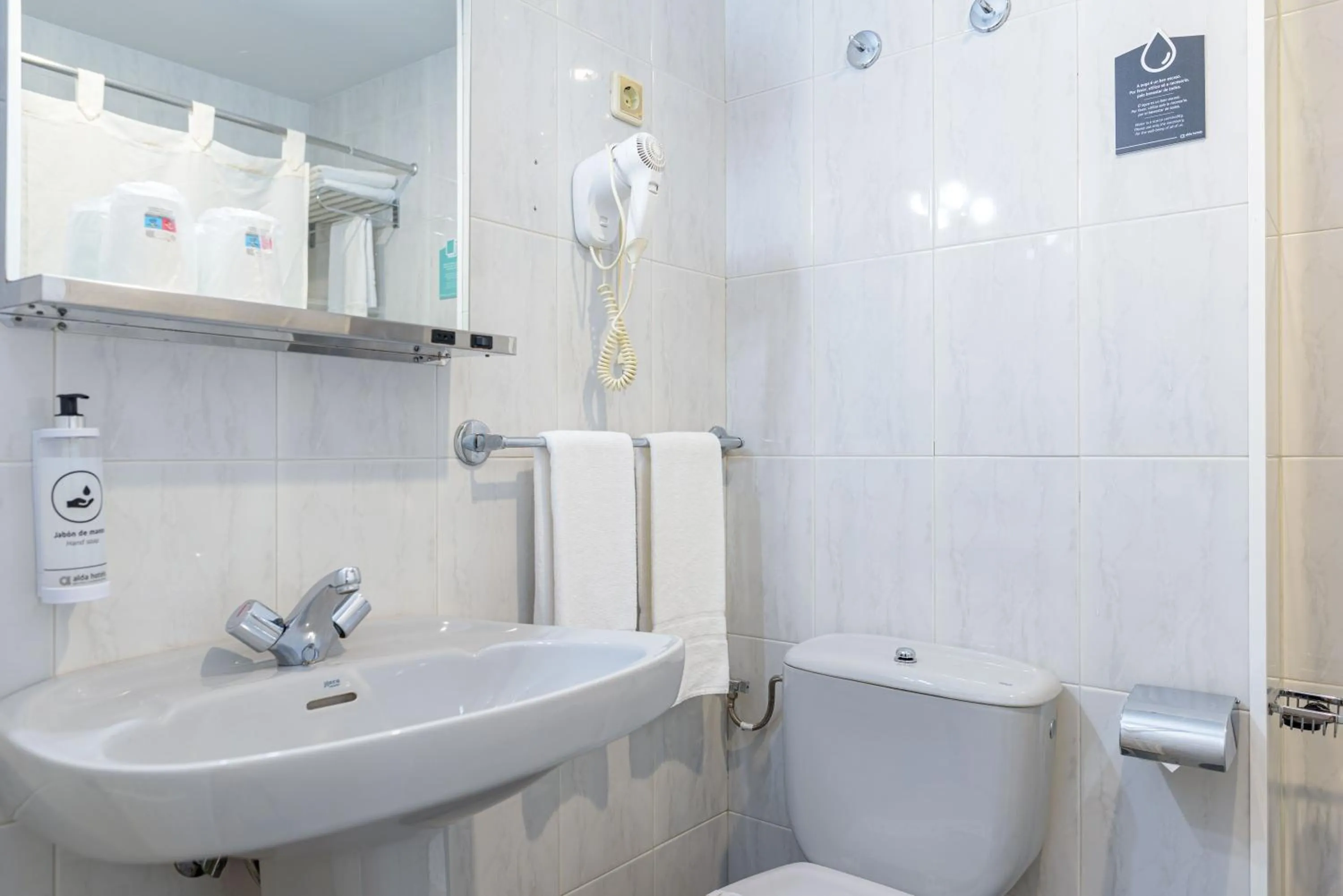 Bathroom in Hotel Alda Ribeira