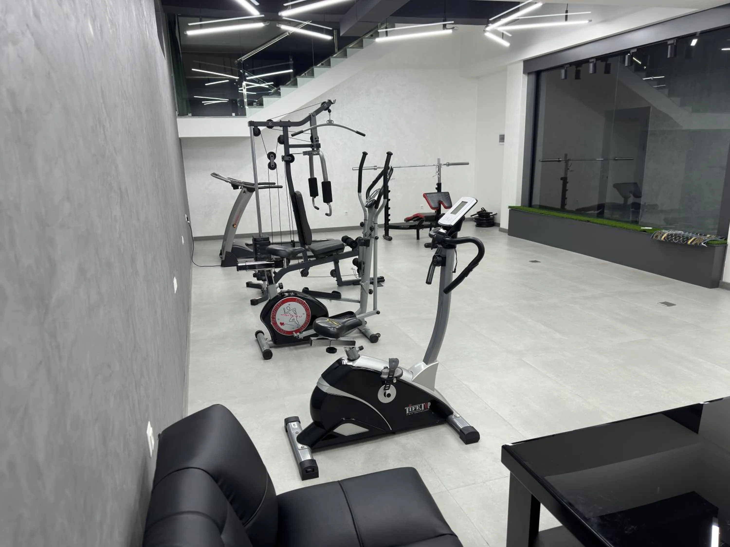 Fitness centre/facilities in Harris Hotel Spa&Fitness