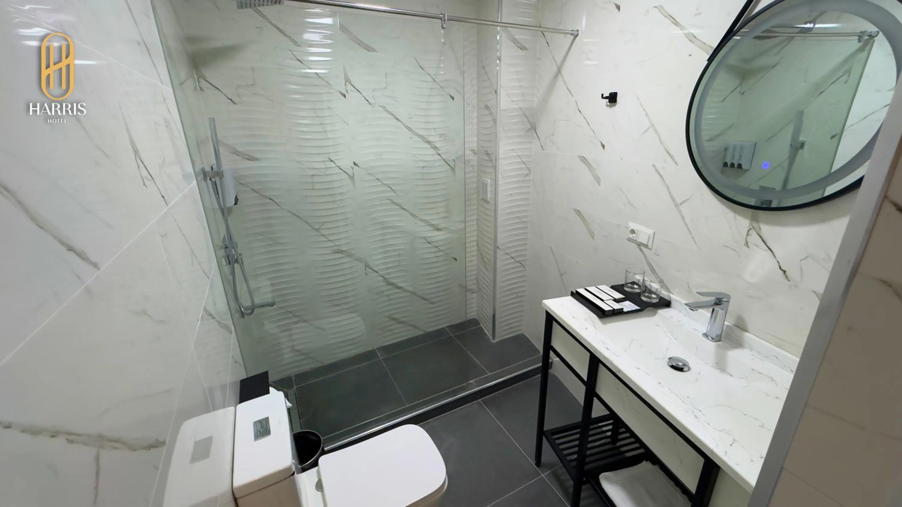 Shower in Harris Hotel Spa&Fitness