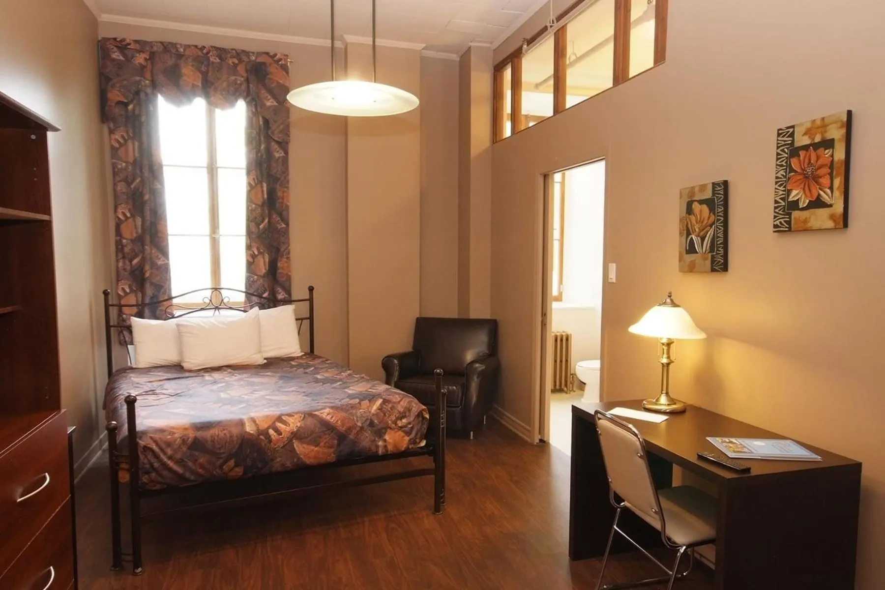 Bedroom in Auberge du Couvent