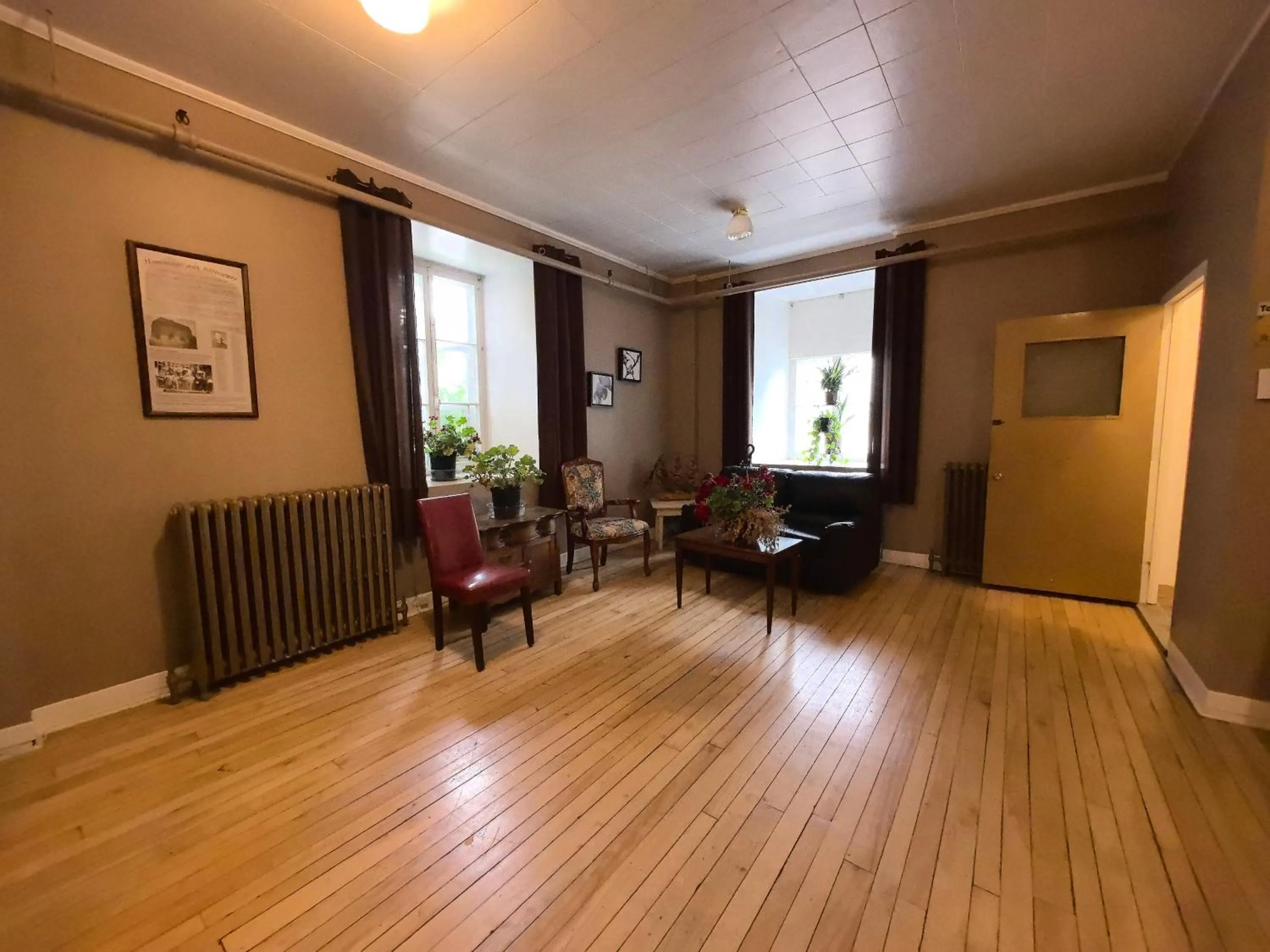 Facade/entrance in Auberge du Couvent