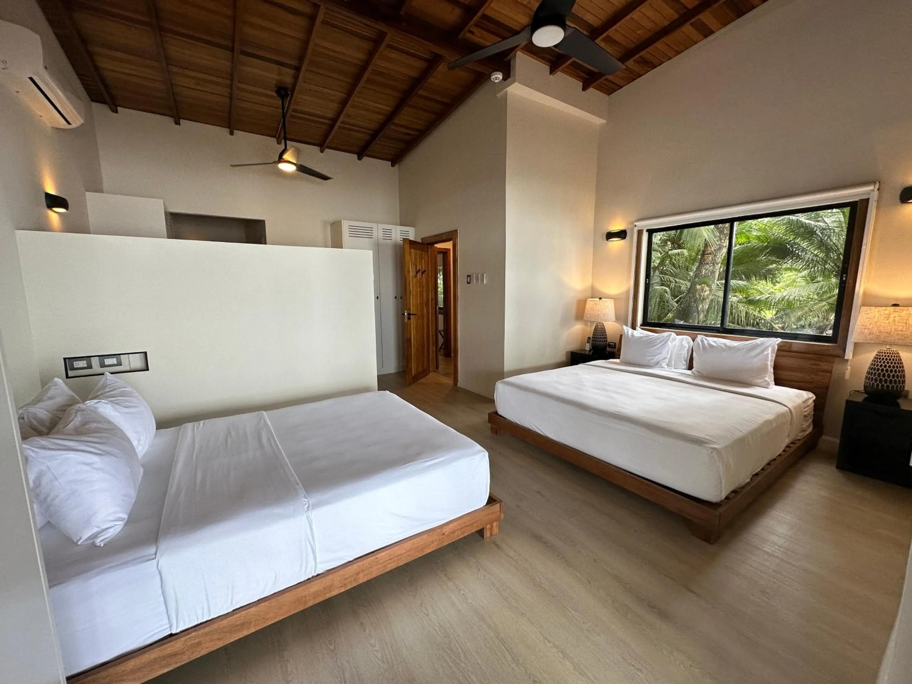 Bedroom, Bed in Mt. Plaisir Estate Hotel