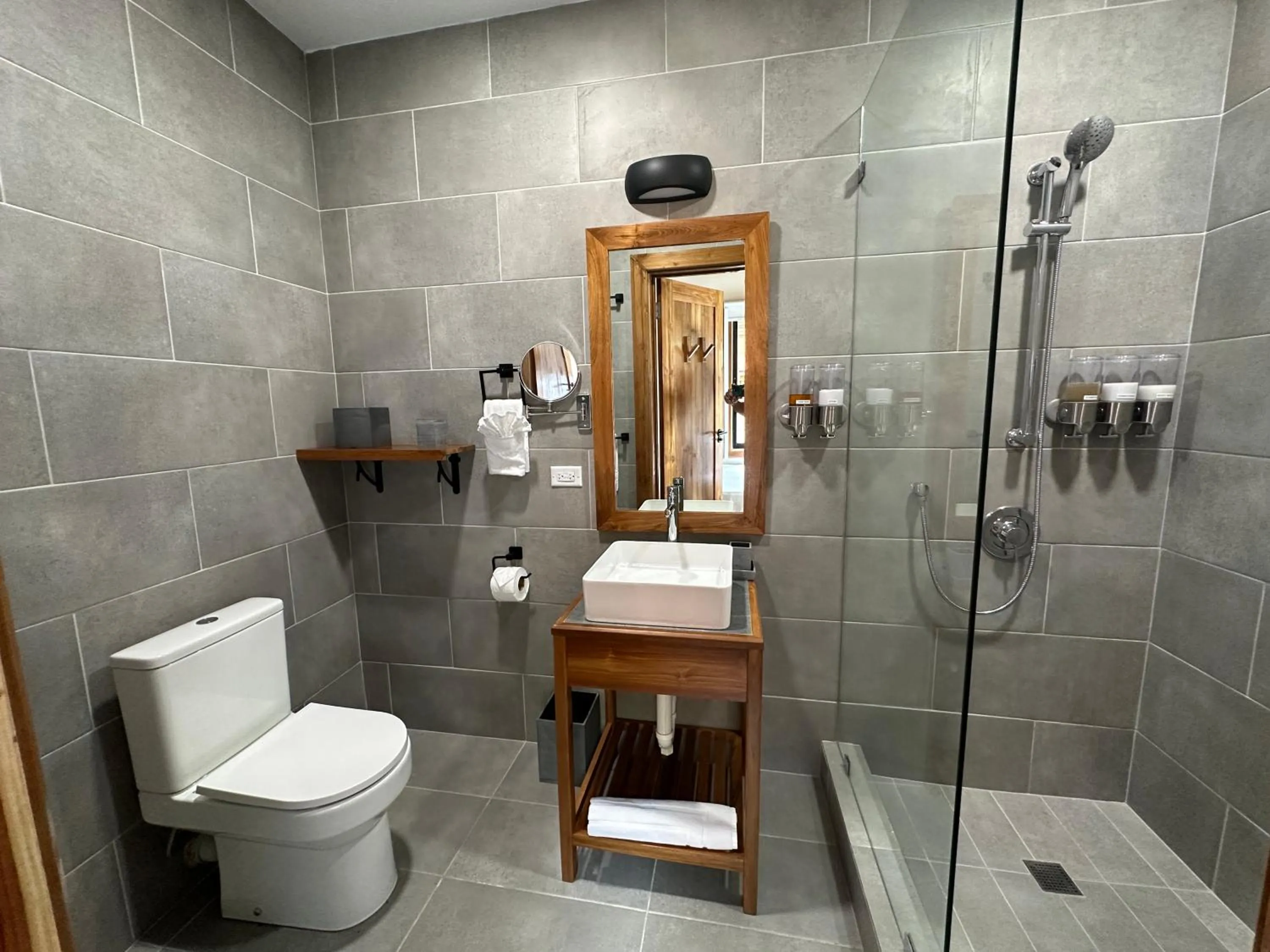 Bathroom in Mt. Plaisir Estate Hotel