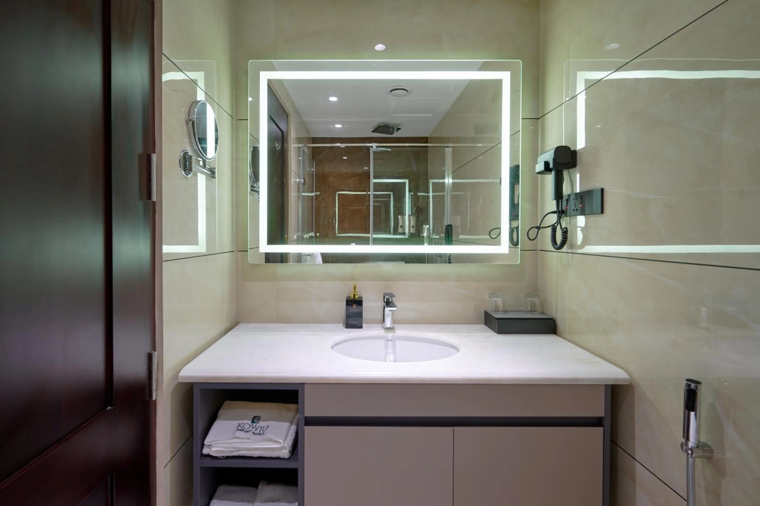 Bathroom in Kowju Airport Hotel Calicut